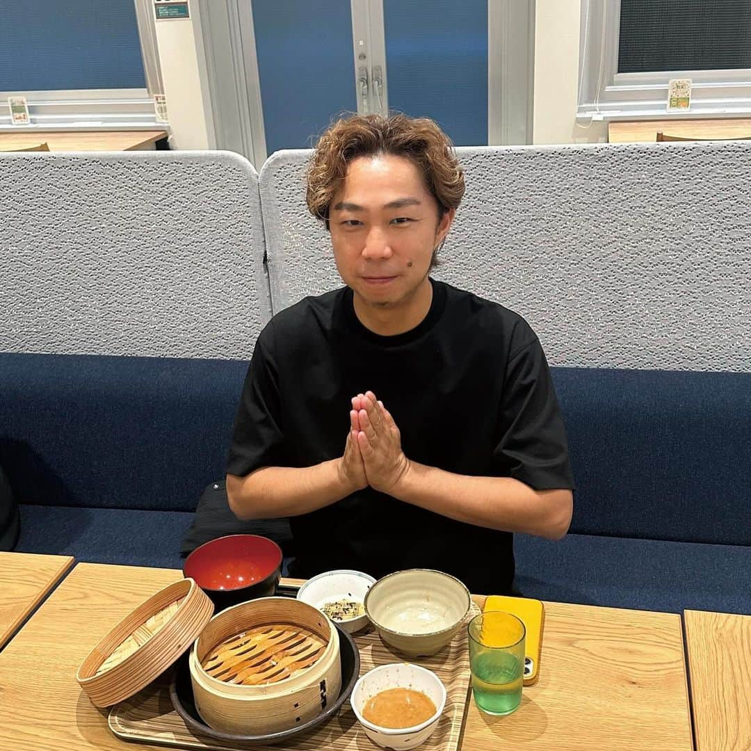 USAさんのインスタグラム写真 - (USAInstagram)「先日、農林水産省の食堂へお邪魔させていただき、農水省のみなさんと一緒にご飯をいただきました。 美味しくてもちろん完食しました！ 最後はみなさんとごちそうさまポーズ🙏  キャンペーンは本日、10月31日（火）までになります。 一つひとつの投稿がみんなのチカラで大きなHAPPYになりますように☆  ――――――――― 【キャンペーン期間】 2023年9月29日（金）〜2023年10月31日（火） 【特設サイト】 https://www.jawfp.org/worldfoodday2023/  【対象SNS】 Instagram、X（旧Twitter）、Facebook 【必須キャンペーン指定ハッシュタグ】 #ごちそうさまチャレンジで飢餓をなくそう 【主催】 認定NPO法人国連WFP協会 国連 WFP の SNS の投稿の拡散も寄付につながります。ぜひご注目ください!  Instagram : @jawfp_official / X(旧Twitter): @WFP_JP / Facebook: @WFP.JP  ――――――――― @worldfoodprogramme X(旧Twitter)：@MAFF_JAPAN  #ごちそうさまチャレンジで飢餓をなくそう #ごちそうさまチャレンジ #ゼロハンガー #食品ロス」10月31日 9時51分 - exileusa_danceearth