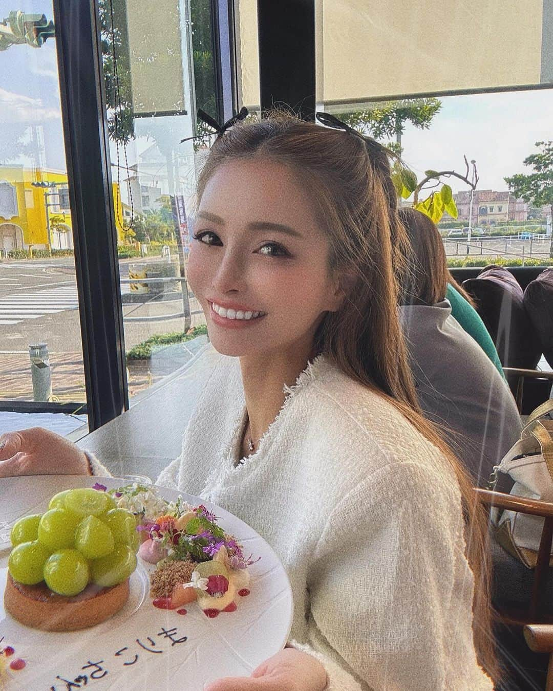 MARIKOのインスタグラム：「. . あいちゃんがお祝いしてくれた日🥂🩷 ありがとぉ😘🥹ご馳走様でした😋🍴 . . . . . . . #誕生日lunch #lunch #ありがとう#誕生日 #ベンツカフェ」