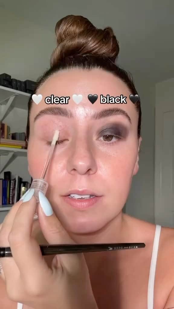 wakeupandmakeupのインスタグラム：「Comment what base you prefer ⬇️💖 black 🖤 or clear 🤍? @roseandben」