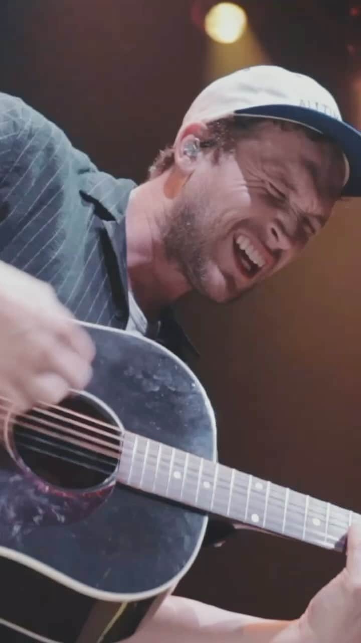 フィリップ・フィリップスのインスタグラム：「grab your tickets before they’re gone, gone, gone for @phillphill THIS THURSDAY 🎸   we even have a special 2 for 1 deal for ya at link in our bio 👀」