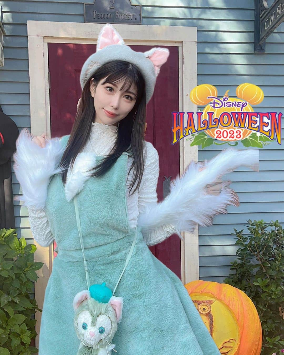 倉岡生夏さんのインスタグラム写真 - (倉岡生夏Instagram)「🎃😻👻 ・ ・ happy Halloween！ 今年もハロウィンパーティーに、ディズニーハロウィンもできました♡ seaでジェラトーニ仮装❣️衣装は帽子以外手作りです♡ ジェラトーニ素材の生地のジャンパースカートきにいりました♡ ・ なにより10月が終わってしまって、今年残り2か月な事に驚きですよね！？ 今年も御節料理教室やりますよ〜♡残りも頑張りましょうね♡  ・ ・ ・ ・ #ディズニーハロウィン #ディズニーハロウィン仮装 #dハロ #dハロ仮装 #ジェラトーニ #ダッフィーフレンズ #ハロウィン仮装 #コスプレ女子 #仮装ディズニー #ハロウィン仮装 #ディズニーコーデ #ディズニー部 #ディズニー好きな人と繋がりたい #ジェラトーニコスチューム #ディズニー写真 #ハロウィン🎃 #tokyodisneysea #disneyhalloween #japanesegirl #halloweenmakeup」10月31日 20時53分 - kinatty.land