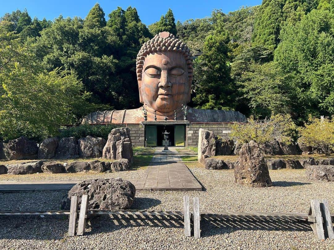 月野帯人のインスタグラム：「ハニべ巌窟院良かったよ！ #ハニべ巌窟院 #石川県#石川観光#大仏#巨大大仏#日本遺産#小松観光#石像#続きはYouTubeで#チャンネル登録お願いします#月野帯人チャンネル #月野帯人」