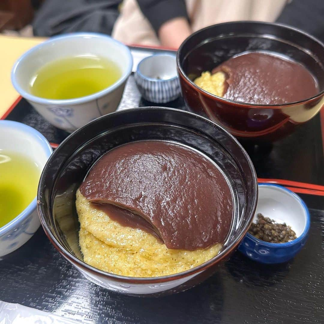 ぱんもんのインスタグラム：「⠀⠀ ＼ 浅草の甘味処 ꪔ̤̮♥ ／ ⁡ #浅草梅園 ◇あわぜんざい 750円 ⁡ 浅草梅園の名物あわぜんざい☺︎ 「あわぜんざい」という名前ですが、梅園では粟ではなく餅きびを使用しているそう。 ⁡ swipe 2枚目💞 湯気が出るくらい温かくて、 もっちもちで、とっても美味しい♡♡ なめらかなこし餡との相性も最高です🤤 お茶がセットで付いてくるのも嬉しいです☺︎ ⁡ お土産用の販売もあったから、今度買ってみたいなぁ🤭 ⁡ #梅園 #浅草グルメ #浅草カフェ #浅草食べ歩き #浅草土産 #浅草名物 #あわぜんざい #甘味処 #喫茶店 #浅草甘味処 #浅草喫茶 #東京カフェ #東京グルメ #カフェ巡り」