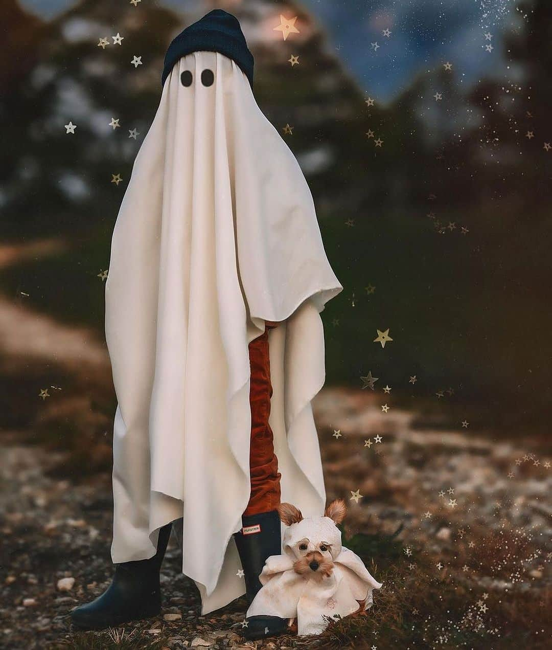 ハンターブーツさんのインスタグラム写真 - (ハンターブーツInstagram)「Happy spooky season! Make sure to tag #HunterBoots on all your Halloween costumes. 👻」10月31日 20時50分 - hunterboots