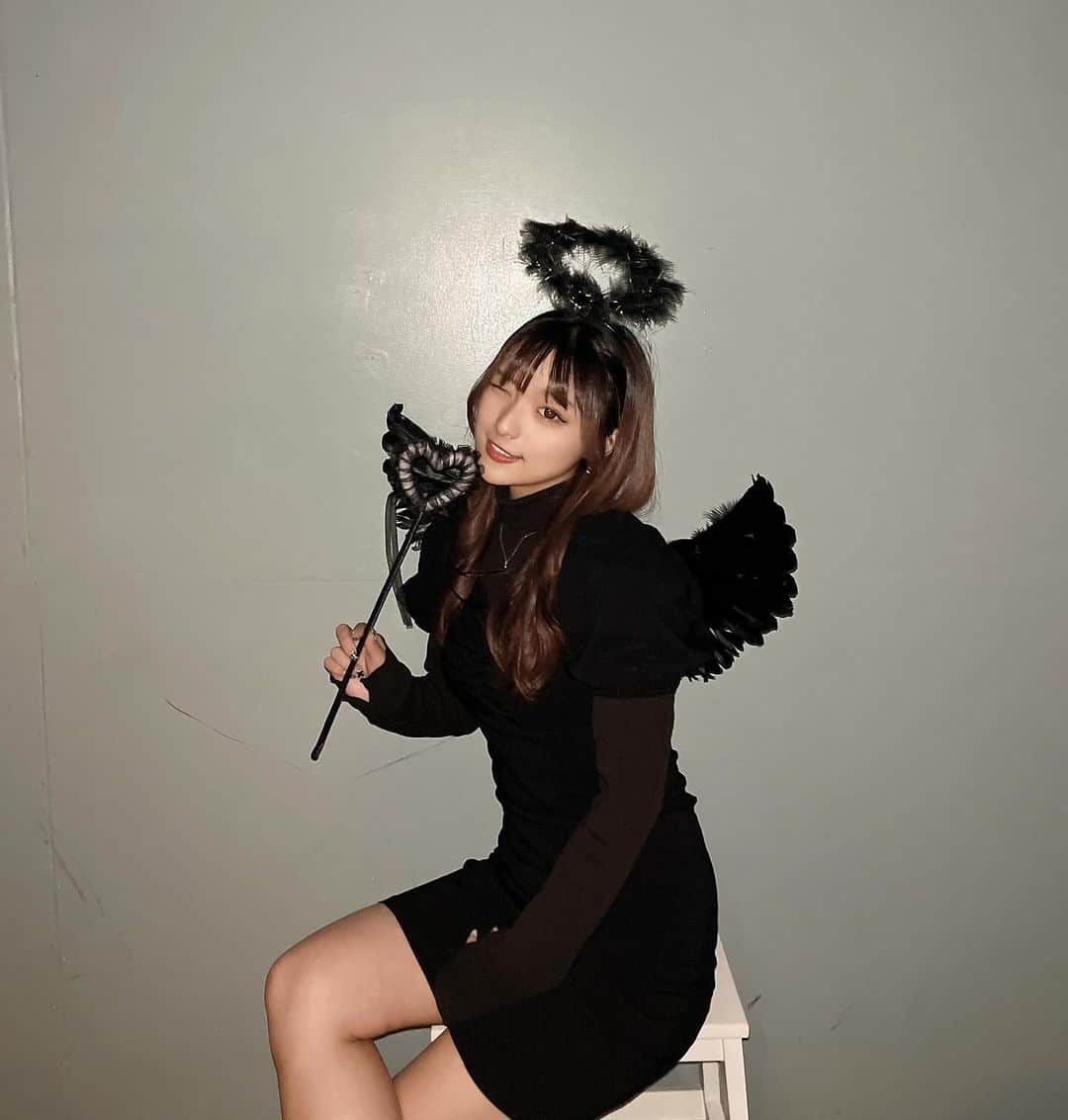 宇田川桜夢さんのインスタグラム写真 - (宇田川桜夢Instagram)「Happy Halloween😈🖤🐦‍⬛ #ハロウィン #ハロウィンコスプレ #デビル #天使 #エンジェル #堕天使 #halloween #happyhalloween #black」10月31日 20時52分 - u.s02