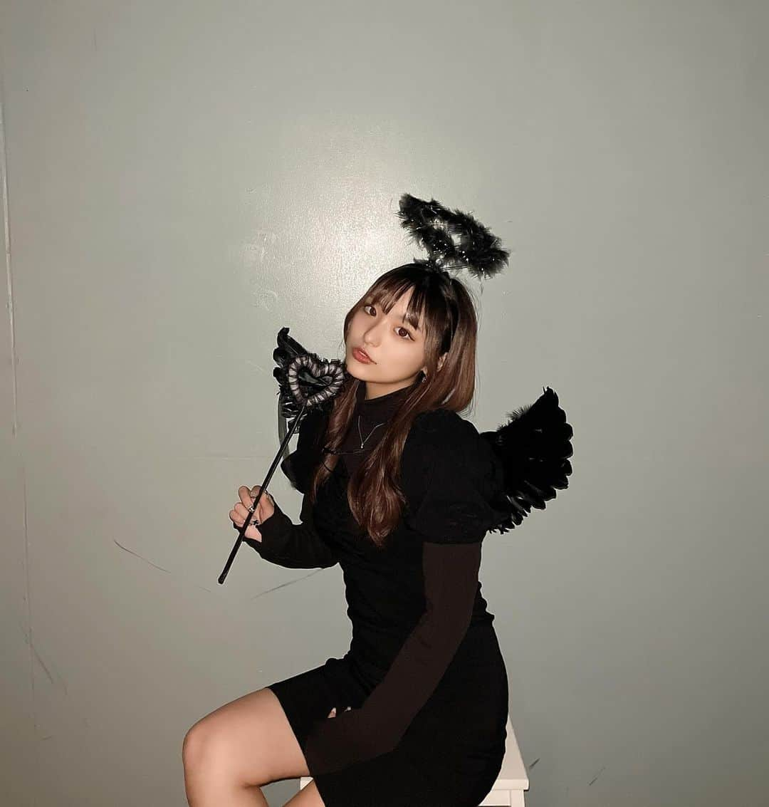 宇田川桜夢さんのインスタグラム写真 - (宇田川桜夢Instagram)「Happy Halloween😈🖤🐦‍⬛ #ハロウィン #ハロウィンコスプレ #デビル #天使 #エンジェル #堕天使 #halloween #happyhalloween #black」10月31日 20時52分 - u.s02