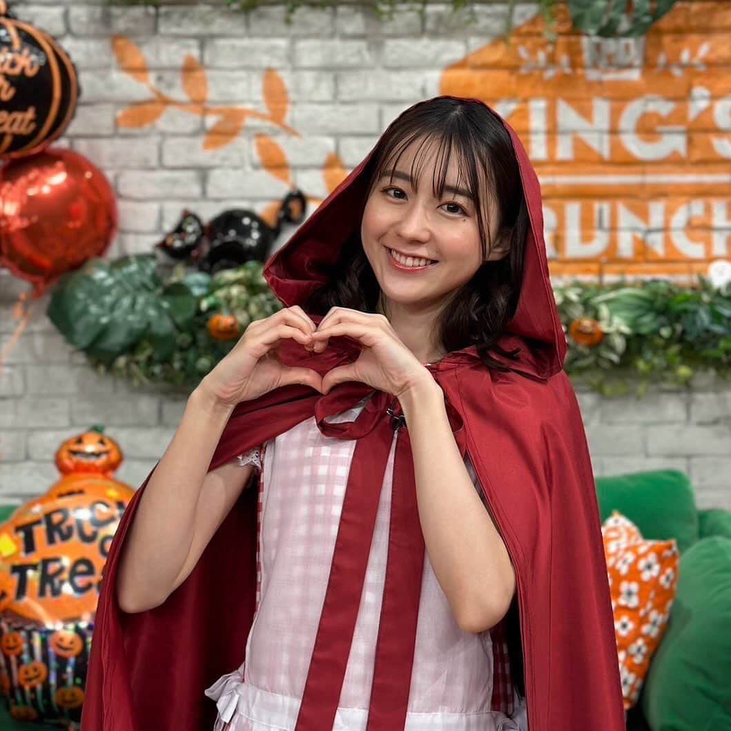 若林有子のインスタグラム：「Happy Halloween 🎃   王様のブランチ、よるのブランチで 今年は３つも仮装をさせてもらいました！  皆さん良いハロウィーンを😉  #ハロウィン #ハロウィンコスプレ #コスプレ #仮装 #halloween  #赤ずきん #アーニャ #キョンシー」