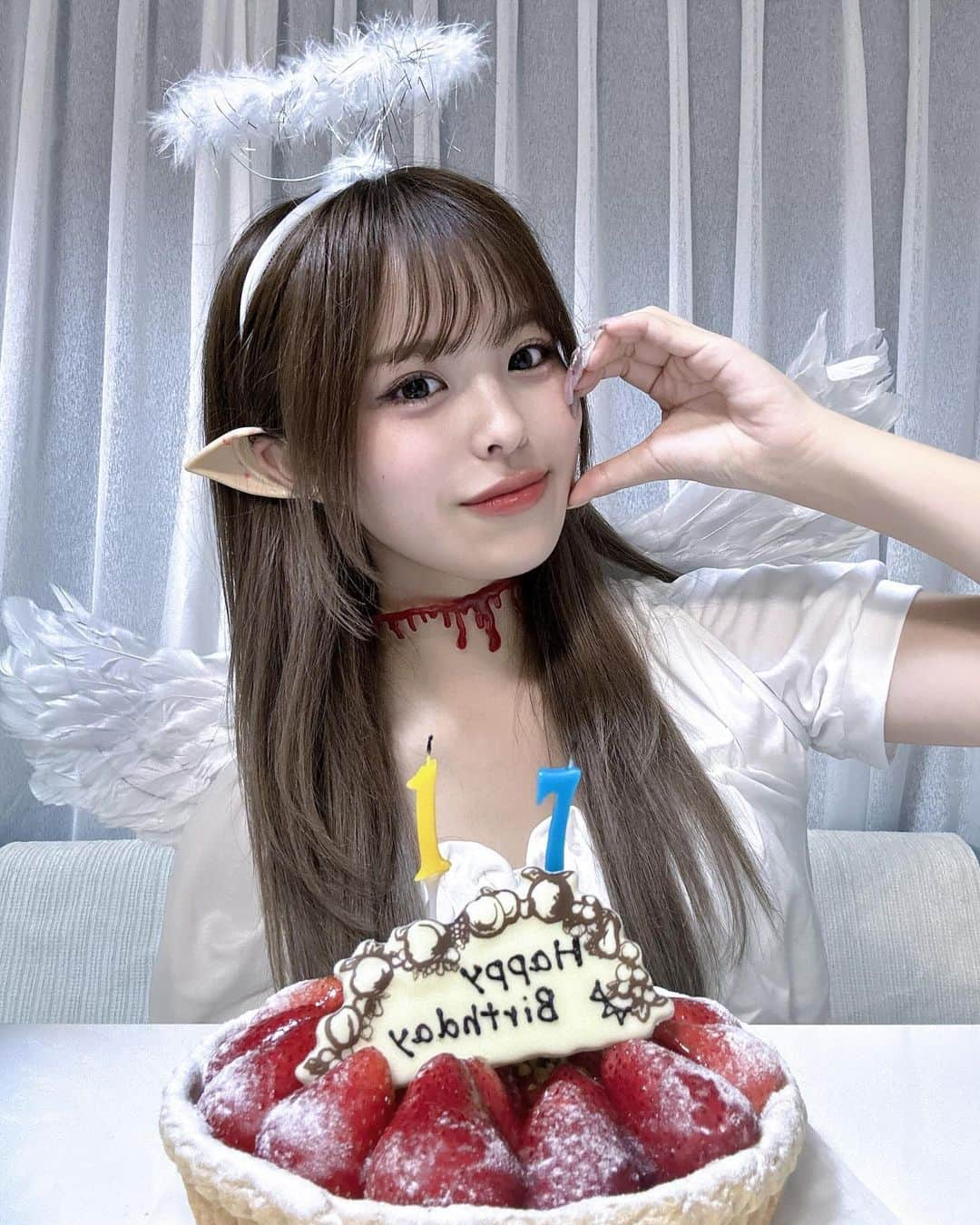 おさきさんのインスタグラム写真 - (おさきInstagram)「. 17歳になりましたー！ みんなほんっとにたくさんのメッセージありがとう💞💞💞 みんなのおかげで幸せな誕生日になりました！！ だいすきだよー🎶🎶」10月31日 20時52分 - sakichanman_you