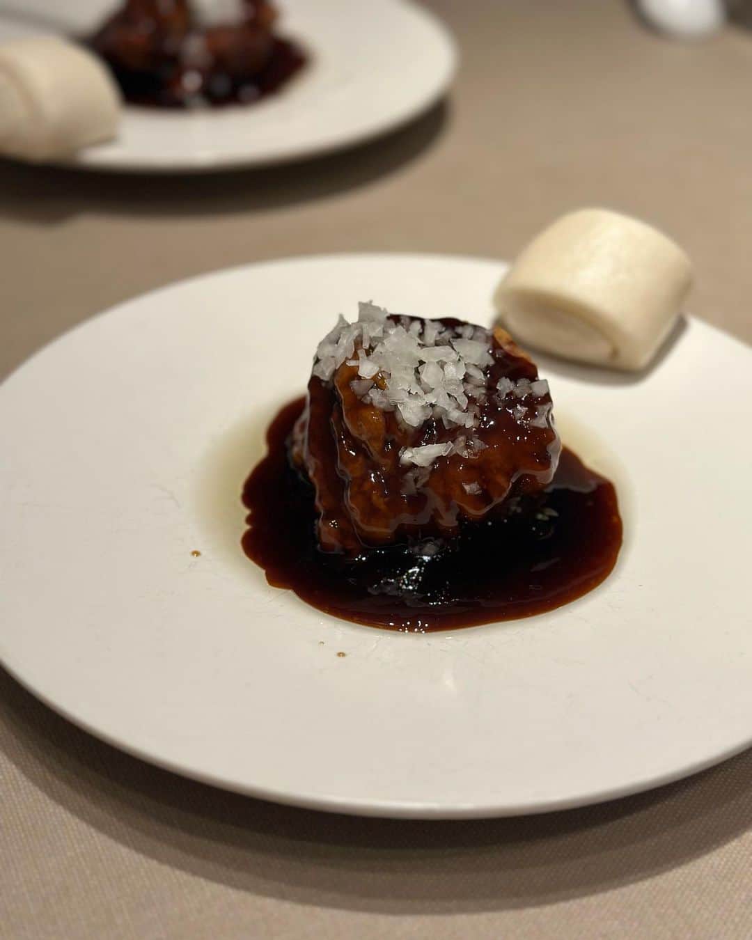 鈴木詩織のインスタグラム：「友達にお祝いしてもらった日🎂✨ いつもありがとうっ♡  だいすきなMASA’S KITCHEN🇨🇳 コスパ良くて美味しくてお腹いっぱいで帰るのが毎回🐷  また行きたいな〜🤍  #恵比寿ランチ#masaskitchen」