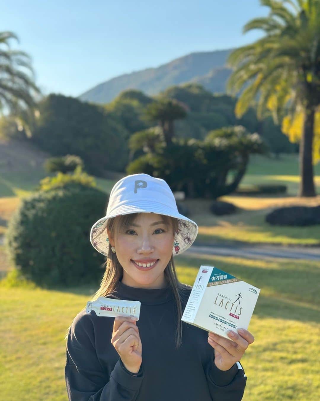 木村彩子のインスタグラム：「. 少しずつ朝晩は寒くなってきましたね❄️ ラクティスは生きた乳酸菌ではないので、温かい飲み物入れてもOK☕️ 私は最近、温かいホットミルクにいれて飲むのが習慣です🐮🥛 . #ビーアンドエスコーポレーション @bandscorp.lactis」