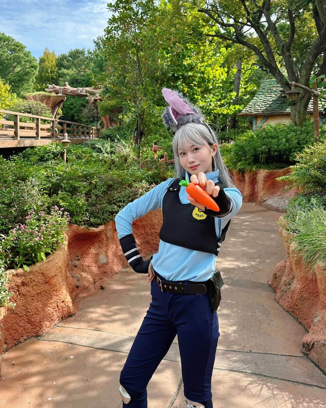 増澤璃凜子のインスタグラム：「happy halloween🎃🍬 ⁡ ジュディのように挑戦し続けて、 なりたい自分になる事を私は諦めないっ！🐰 #halloween #trickortreat #tokyodisneyland #Dハロ #Dハロ仮装 #ズートピア #ジュディ」