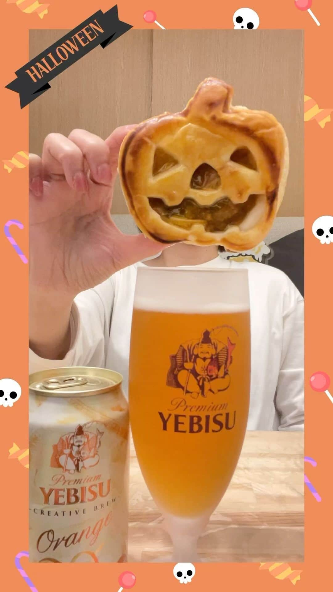 古賀麻里沙のインスタグラム：「みなさんこんばんは🌛 今日も飲んでますか？？酔い子の味方、ビールおねえさん古賀麻里沙です。  今宵のご褒美ールはヱビスオランジェ🍻  ドイツのビール製法にならい、麦芽100%を貫いてきたヱビスで初めて副原料を使ったビールです。選び抜かれたオレンジピールに柑橘系の香りを持つホップを掛け合わせた、オレンジ香る新しいヱビス。  ヱビスらしい濃厚な味わいと上質なコクがオレンジの爽やかな香りと見事にマッチ。今までに感じたことのないヱビスの新たな顔。  まろやかなコクのあるハニーマスタードチキンと合わせてみました。はちみつやかぼちゃなど、濃い甘み、旨みを持つ食材と相性がいいです。  オランジェなので、チョコレートと一緒に味わうのもありです。  ——————————————— 商品名:ヱビスオランジェ アルコール分:6% 原材料名:麦芽（外国製造又は国内製造（5％未満））（大麦麦芽、小麦麦芽）、ホップ、オレンジピール ———————————————  #pr #タイアップ投稿 #ヱビスオランジェ #サッポロビール #サッポロヱビス #ヱビス #今宵のご褒美ール #ビール #クラフトビール #ビール女子 #ご褒美ール #今宵のご褒美ール  #啤酒 #beer #craftbeer #乾杯」