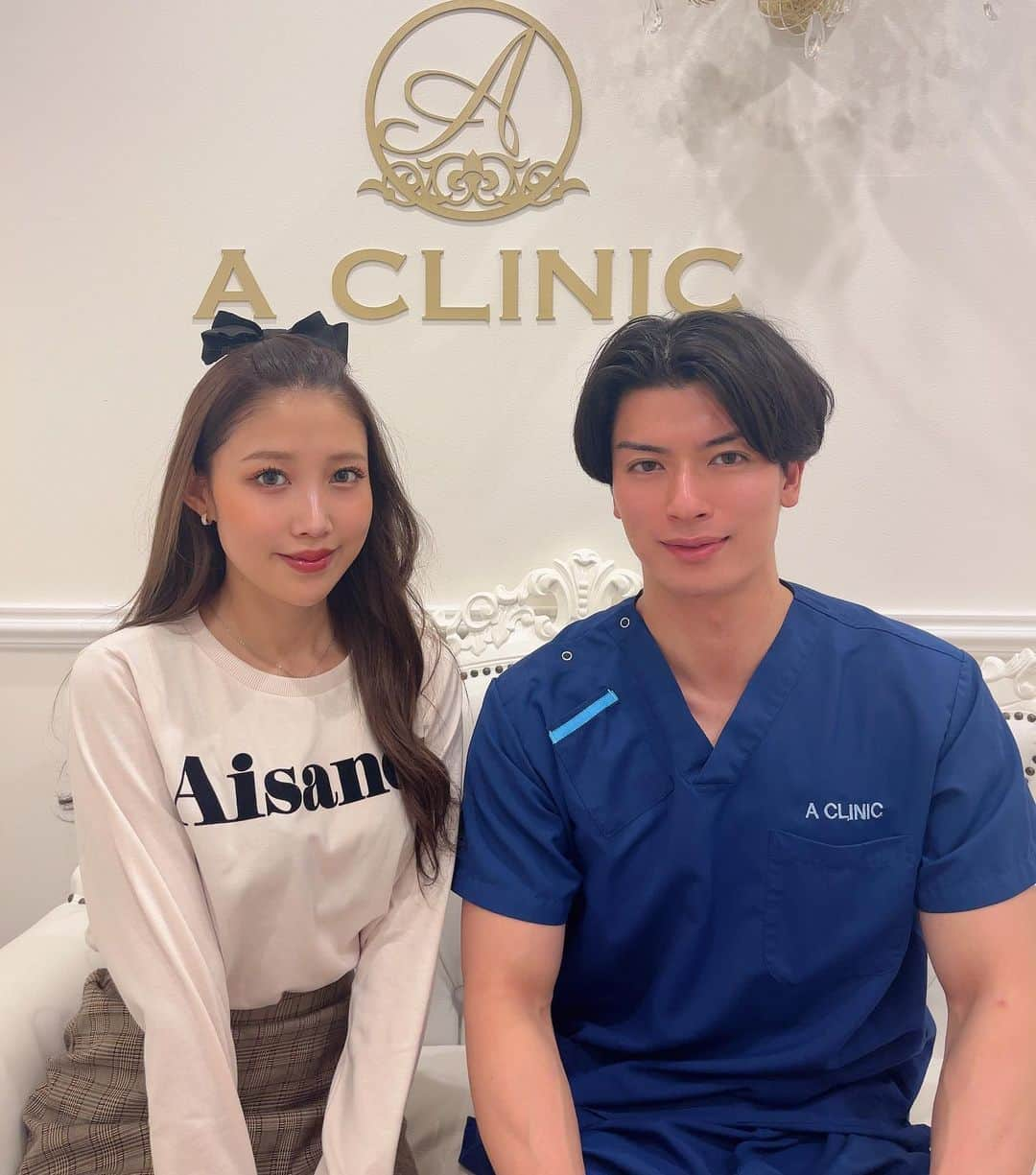 RINAさんのインスタグラム写真 - (RINAInstagram)「久々の @a_clinic_ginza で【Aスレッド】受けてきましたっ！ 担当は 長谷川先生 @aclinic_hasegawa 🧑‍⚕️  ダイエットしだしてから顔のたるみ（ハリがない感じ）が出てきて悩んでたので一年半振りのAスレッド🫶 あげたい部分を細かく相談して思いっきりフェイスライン引き上げてもらいました🤣 先生が優しすぎてどうしたら理想に近づくのかを考えてくれて心強かった😭 まじで満足すぎます😭✨✨ 夏も終わって肌管理も頑張りたいからポテンツァもやりたいぃい！  #aスレッド #糸リフト #aclinic #aclinic銀座 #aclinic新宿 #aclinic名古屋 #aclinic大阪 #aclinic福岡 #aclinic池袋 #aclinic仙台 #aクリニック #エークリニック #小顔  #リフトアップ #美容外科 #美容皮膚科 #美容クリニック #スレッドリフト #小顔整形 #たるみ改善 #長谷川光」10月31日 19時24分 - cjd_rina