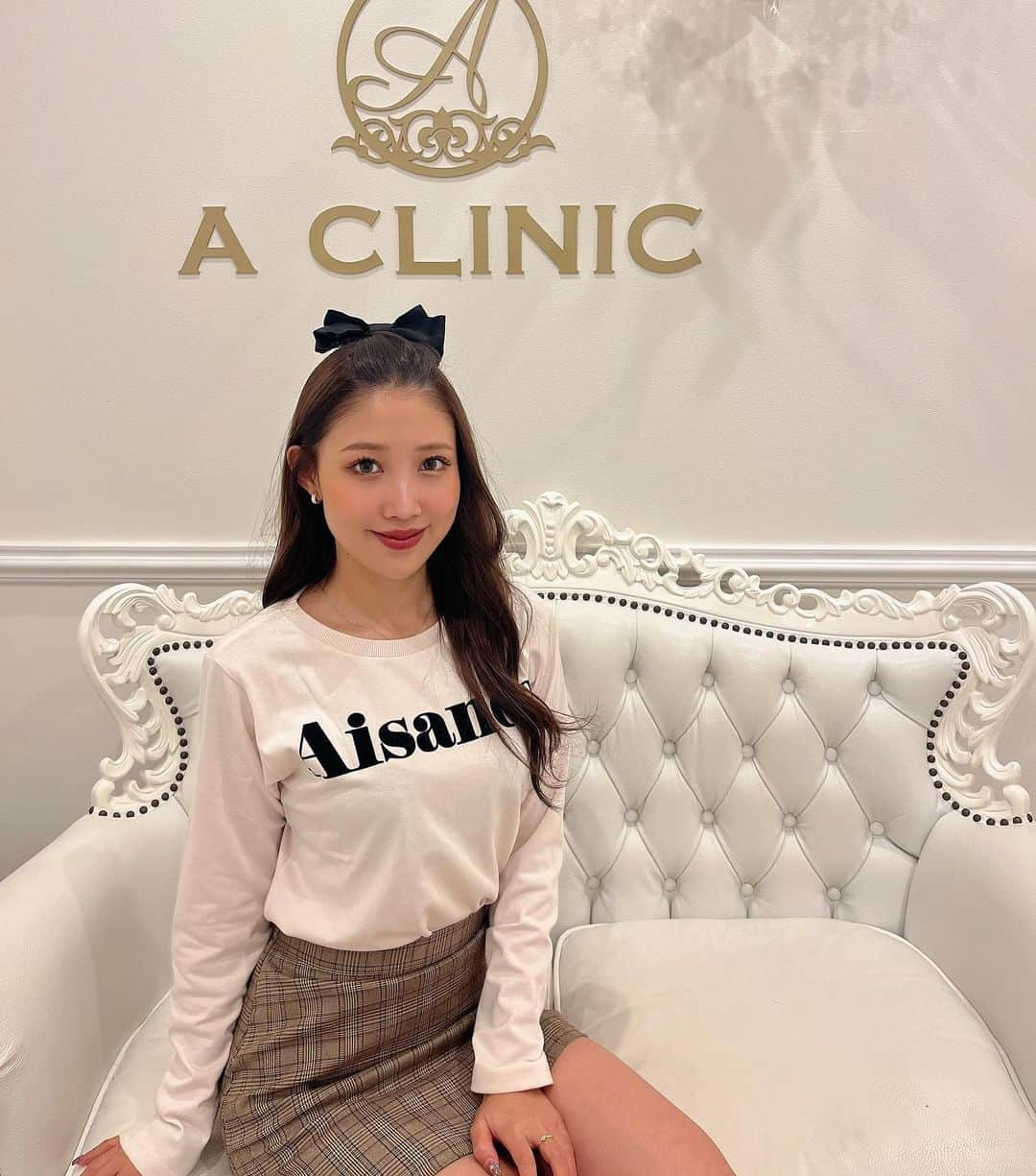 RINAさんのインスタグラム写真 - (RINAInstagram)「久々の @a_clinic_ginza で【Aスレッド】受けてきましたっ！ 担当は 長谷川先生 @aclinic_hasegawa 🧑‍⚕️  ダイエットしだしてから顔のたるみ（ハリがない感じ）が出てきて悩んでたので一年半振りのAスレッド🫶 あげたい部分を細かく相談して思いっきりフェイスライン引き上げてもらいました🤣 先生が優しすぎてどうしたら理想に近づくのかを考えてくれて心強かった😭 まじで満足すぎます😭✨✨ 夏も終わって肌管理も頑張りたいからポテンツァもやりたいぃい！  #aスレッド #糸リフト #aclinic #aclinic銀座 #aclinic新宿 #aclinic名古屋 #aclinic大阪 #aclinic福岡 #aclinic池袋 #aclinic仙台 #aクリニック #エークリニック #小顔  #リフトアップ #美容外科 #美容皮膚科 #美容クリニック #スレッドリフト #小顔整形 #たるみ改善 #長谷川光」10月31日 19時24分 - cjd_rina