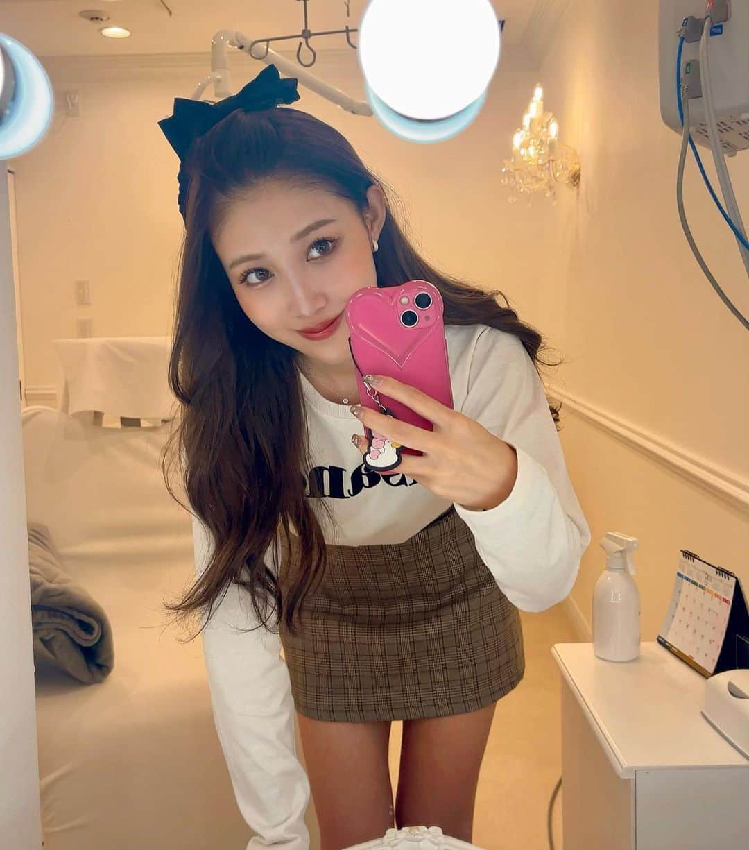RINAのインスタグラム：「久々の @a_clinic_ginza で【Aスレッド】受けてきましたっ！ 担当は 長谷川先生 @aclinic_hasegawa 🧑‍⚕️  ダイエットしだしてから顔のたるみ（ハリがない感じ）が出てきて悩んでたので一年半振りのAスレッド🫶 あげたい部分を細かく相談して思いっきりフェイスライン引き上げてもらいました🤣 先生が優しすぎてどうしたら理想に近づくのかを考えてくれて心強かった😭 まじで満足すぎます😭✨✨ 夏も終わって肌管理も頑張りたいからポテンツァもやりたいぃい！  #aスレッド #糸リフト #aclinic #aclinic銀座 #aclinic新宿 #aclinic名古屋 #aclinic大阪 #aclinic福岡 #aclinic池袋 #aclinic仙台 #aクリニック #エークリニック #小顔  #リフトアップ #美容外科 #美容皮膚科 #美容クリニック #スレッドリフト #小顔整形 #たるみ改善 #長谷川光」