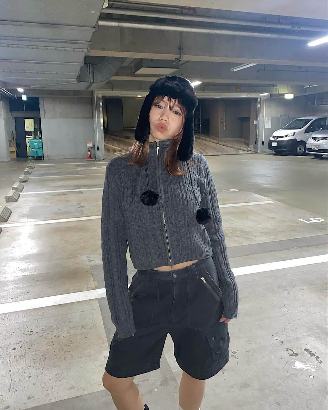 室原彩夏のインスタグラム：「ㅤㅤㅤㅤㅤㅤㅤㅤㅤㅤㅤㅤㅤ pompop cap🖤 冬支度はじめましょ〜❄︎ ｹｰﾌﾞﾙのzip knitはgray推し🩶🎀 ㅤㅤㅤㅤㅤㅤㅤㅤㅤㅤㅤㅤㅤㅤㅤㅤㅤㅤㅤㅤㅤㅤㅤㅤㅤㅤ 11/2 新作日です✴︎ ㅤㅤㅤㅤㅤㅤㅤㅤㅤㅤㅤㅤㅤ #LAGUAGEM」