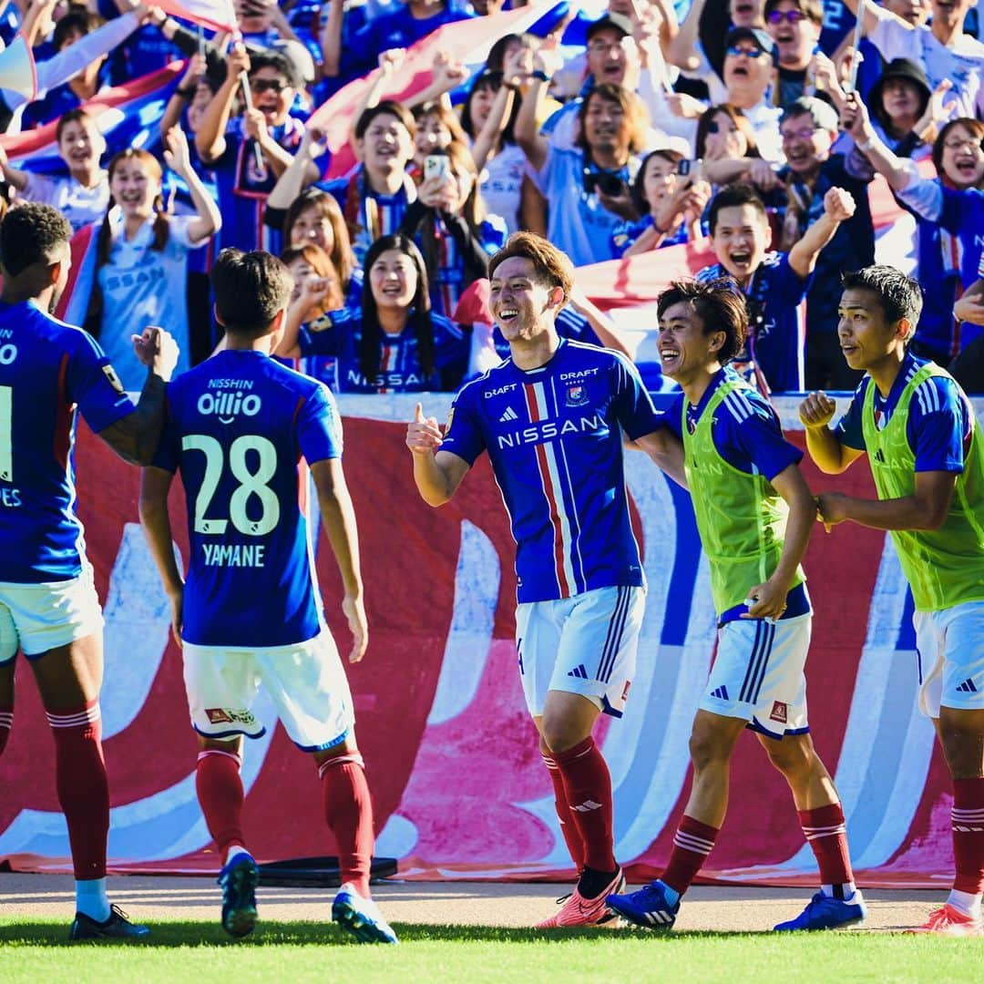 横浜F・マリノスさんのインスタグラム写真 - (横浜F・マリノスInstagram)「One long pass from @27matsubaraken27 made @asahi_uenaka1101 ‘s 3rd goal in #Jleague this season 👏✨#fmarinos #植中朝日 #松原健」10月31日 19時35分 - yokohamaf.marinos