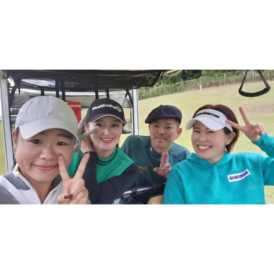 竹末裕美のインスタグラム：「今日は、PGMマリアゴルフリンクス⛳  前田雄一郎くんと、松原侑美ちゃんと、木村円ちゃんとゴルフ😊 笑いすぎて本当に疲れた😅 コースも難しいからなおさら💦  いろいろ勉強になったね✨️ また、宜しくお願いします😁  ちなみに、緑のウェア3人着てたから、 1人ぶつぶつ言ってた子がいました(笑)  @deep_yuichiro_official  @golfer_ohagi  @madokaig__   #ゴルフ#ゴルファー#女子プロゴルファー#プロゴルファー#PGMゴルフリンクス#大笑い#DEEP#ロサーセン#ウェア」