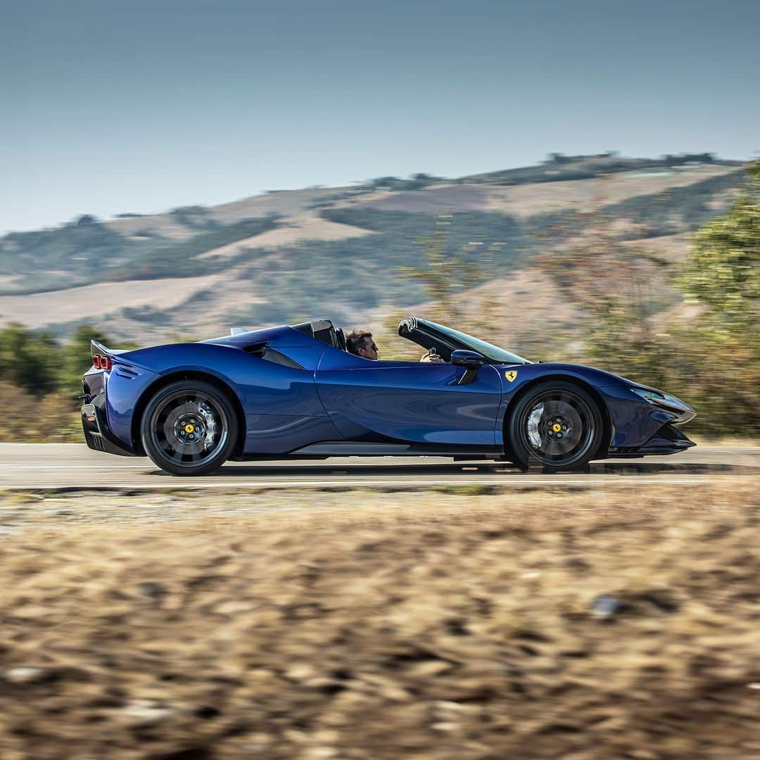 フェラーリさんのインスタグラム写真 - (フェラーリInstagram)「Experience the exhilaration of a day behind the wheel of the #FerrariSF90Spider #AssettoFiorano, seamlessly blending in every landscape.   The synergy between the internal combustion engine and the electric motors unleashes a maximum of 1000 cv.   #DrivingFerrari #Ferrari」10月31日 19時30分 - ferrari