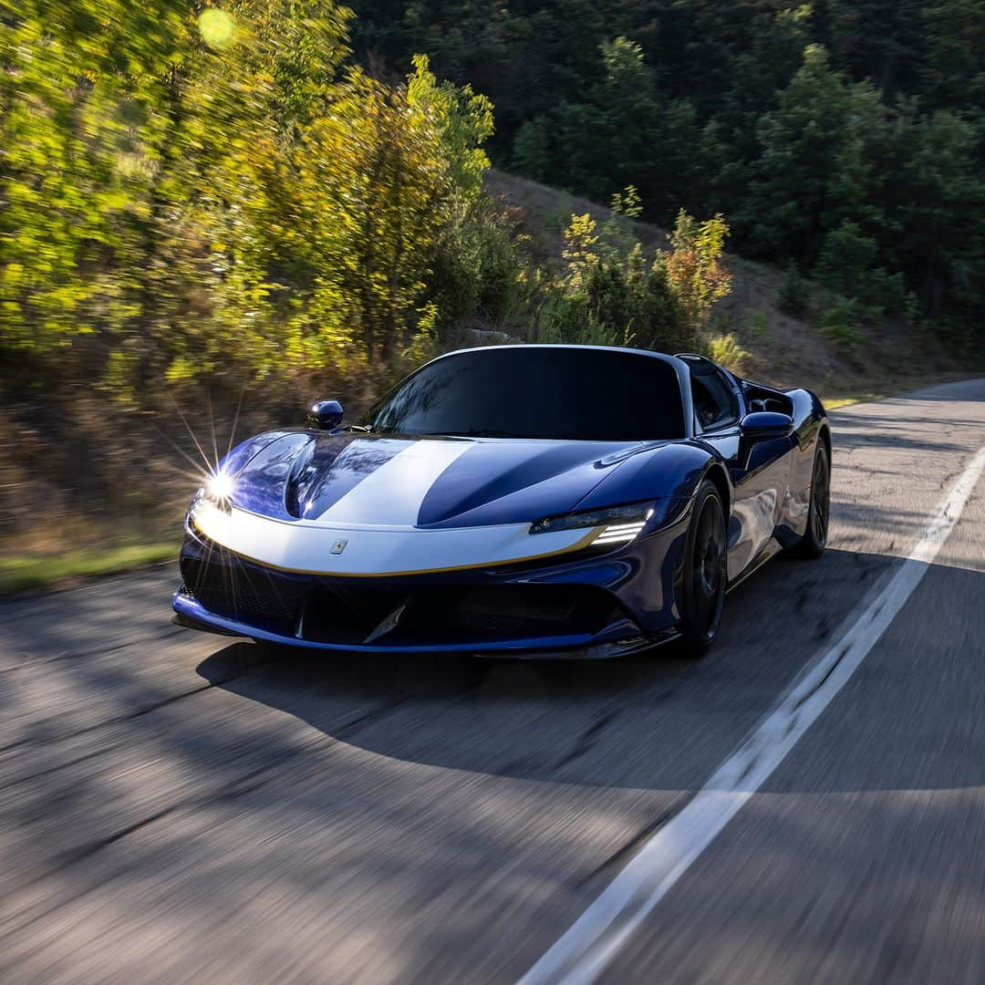 フェラーリさんのインスタグラム写真 - (フェラーリInstagram)「Experience the exhilaration of a day behind the wheel of the #FerrariSF90Spider #AssettoFiorano, seamlessly blending in every landscape.   The synergy between the internal combustion engine and the electric motors unleashes a maximum of 1000 cv.   #DrivingFerrari #Ferrari」10月31日 19時30分 - ferrari