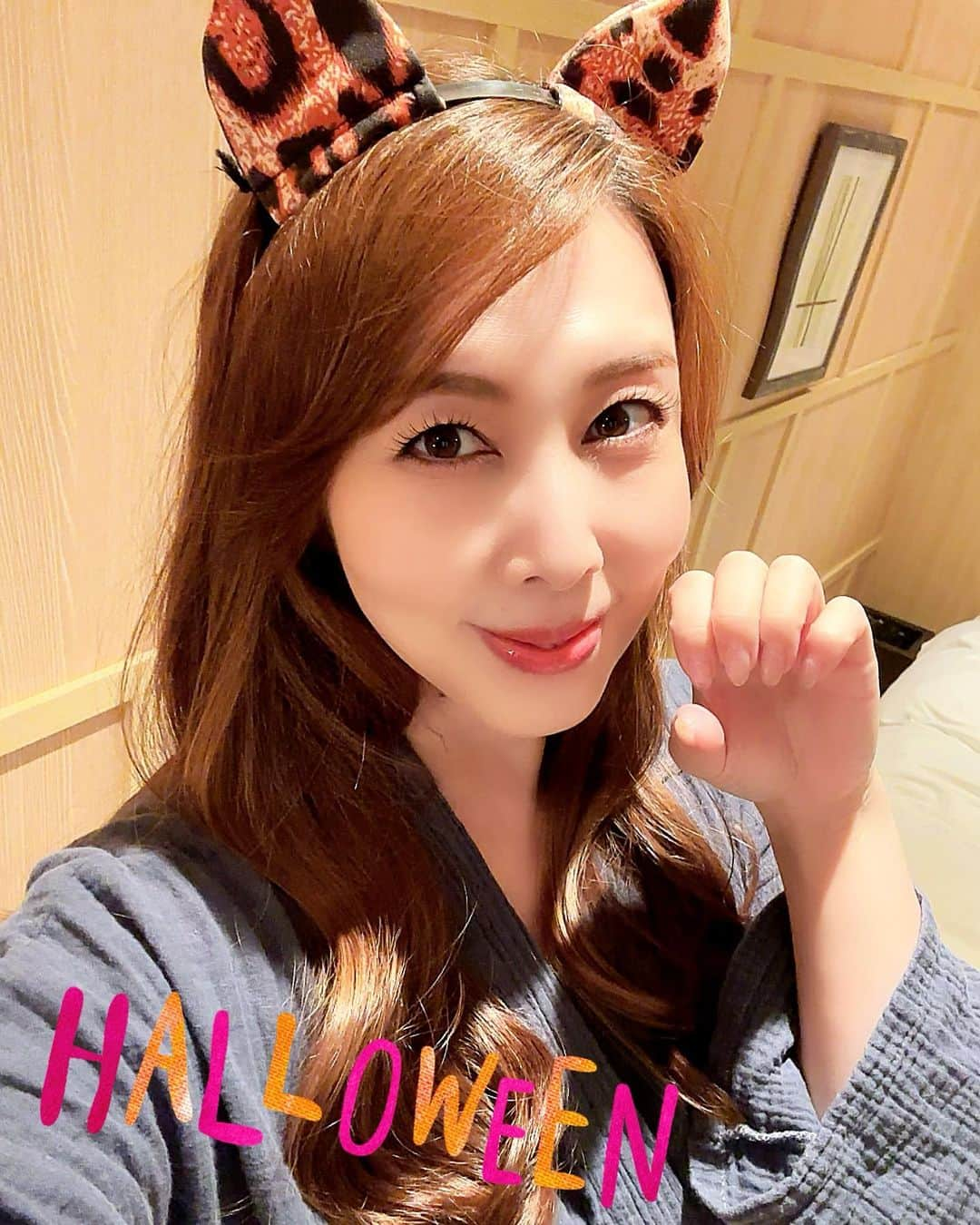 風間ゆみのインスタグラム：「「Trick or Treat！」 オトナの貴方には……エロスを💋  #yumikazama」