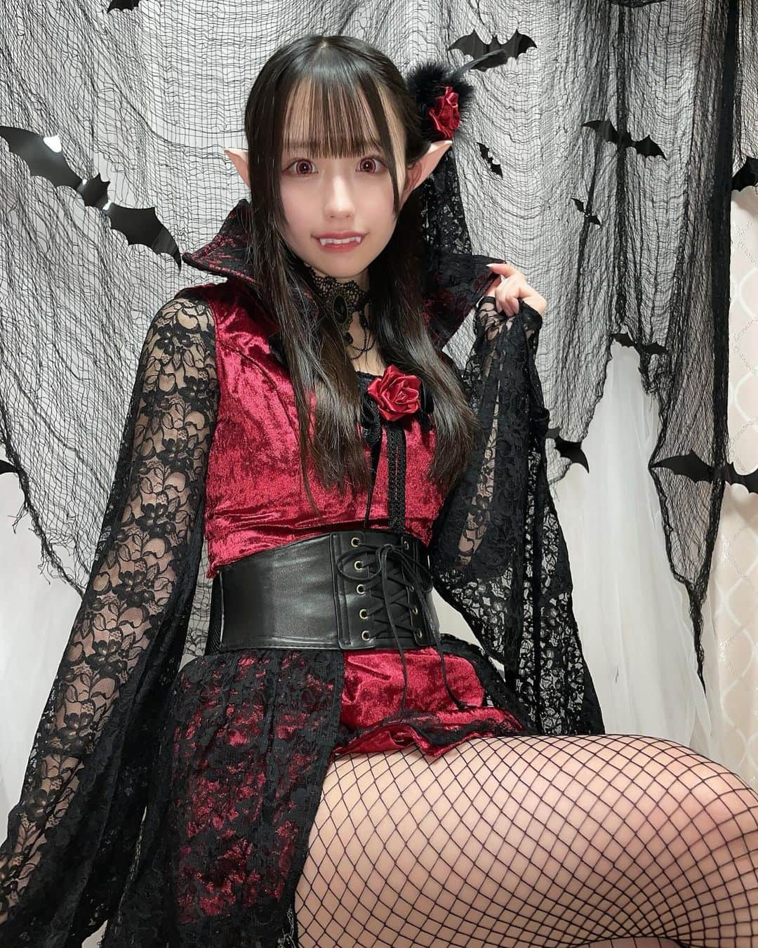 柳川みあのインスタグラム：「ハッピーハロウィン🧛‍♀️ 本格的なバンパイアになれて 世は満足じゃ🩸  ってかんじ？笑 #ハロウィン #ハロウィンコスプレ #コスプレ」