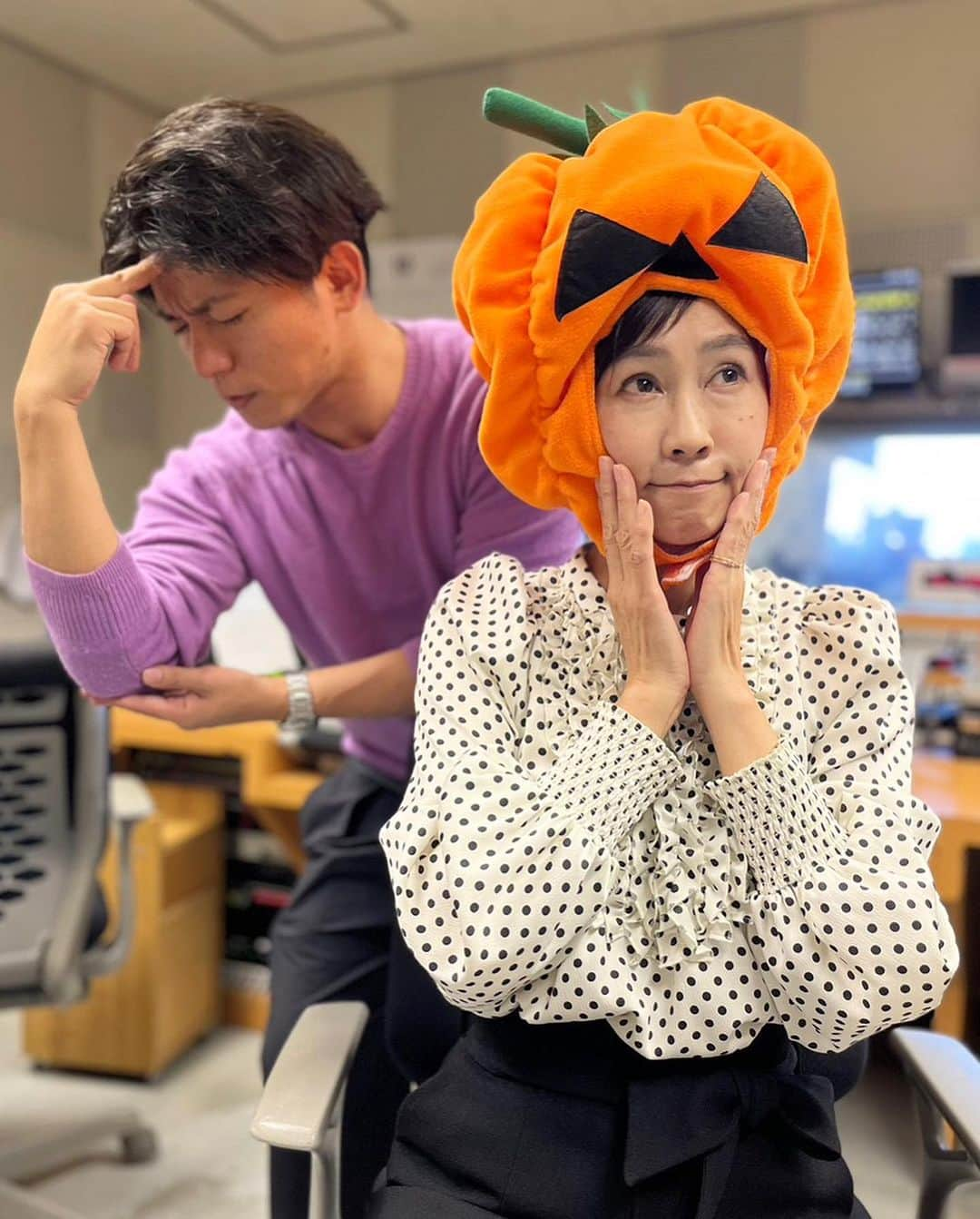 工藤淳之介さんのインスタグラム写真 - (工藤淳之介Instagram)「ラジオハロウィーンパーティー、皆さんの妄想力が炸裂して楽しかったです！ りささんたちがカボチャ被ってくれました、タイミングが合わなかった🔰近藤里咲さんはまたいつか🎃✨  #happyhalloween #halloween #trickortreat #pumpkin #大杉りさ さん #吉田理彩 さん #bsn #アナウンサー #はっぴーはろうぃん #工藤淳之介」10月31日 19時39分 - kudojun_nosuke_bsn