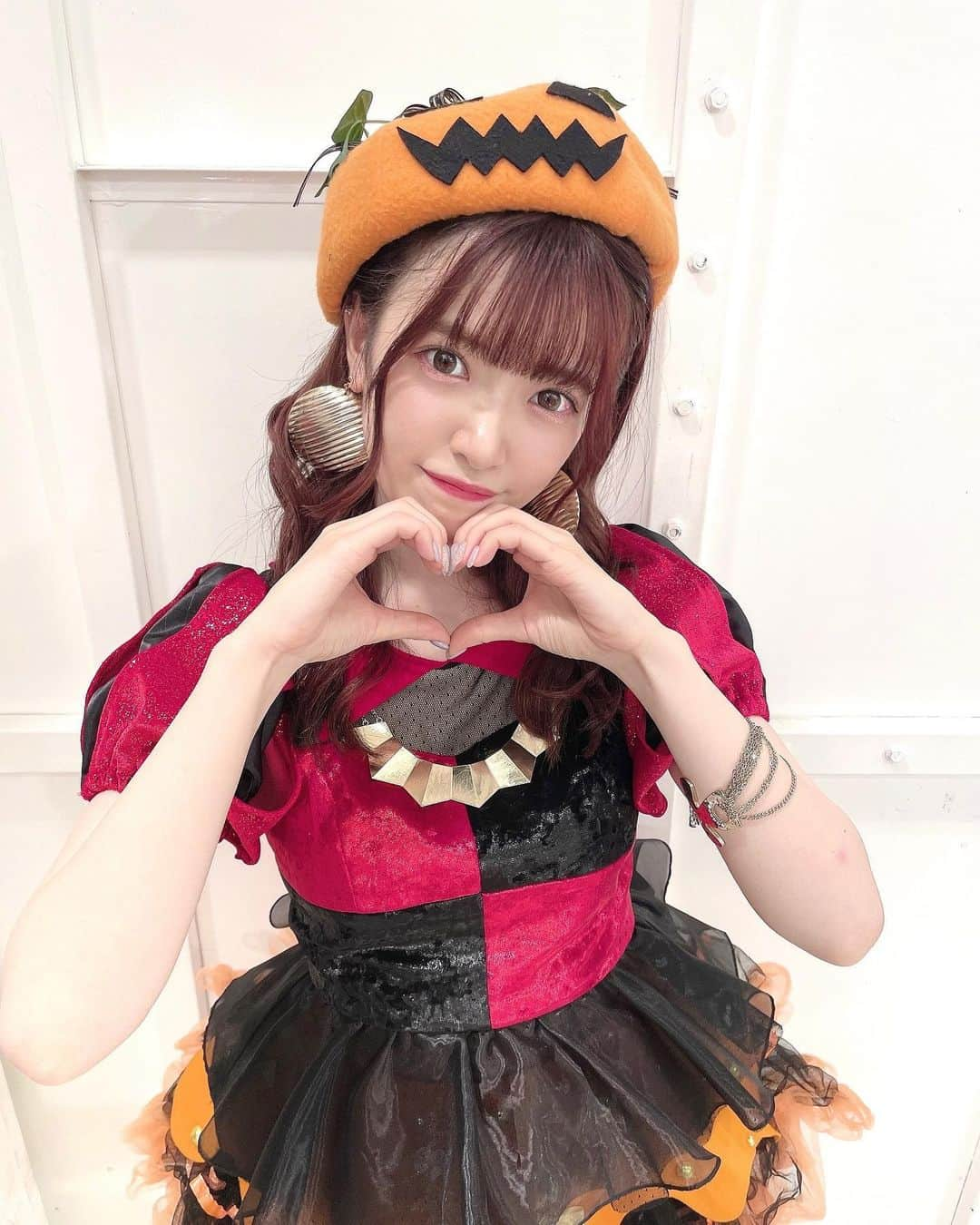 武藤小麟のインスタグラム：「. 👻🎃𝗛𝗔𝗣𝗣𝗬 𝗛𝗔𝗟𝗟𝗢𝗪𝗘𝗘𝗡 🎃👻 𓂃 𓈒𓏸  かぼちゃのベレー帽 初めて被ったぁ( ¨̮ )   #ハロウィン  #仮装  #パンプキン  #衣装  #ベレー帽  #happyhalloween #halloween #かぼちゃ」