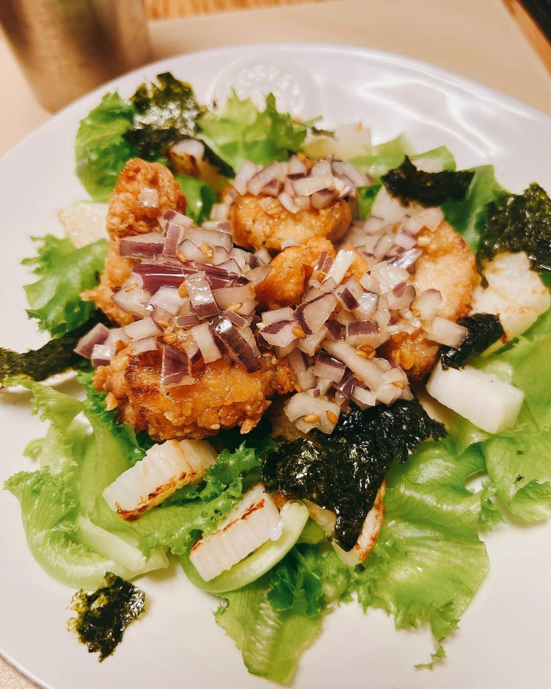 川谷修士さんのインスタグラム写真 - (川谷修士Instagram)「★★パパ作る晩ご飯ですわ  今夜のmainは 唐揚げと長芋のネギ塩ソース sideは春雨の中華和え　大葉を 千切って入れておま。 入りゴマも入れておま。  美味しくいただきました。 ご馳走様でした。  えーと、ハッピーハロウィーン👻  #2丁拳銃 #30周年 #百式 #2丁拳銃修士」10月31日 19時41分 - 2chokenju_shuji