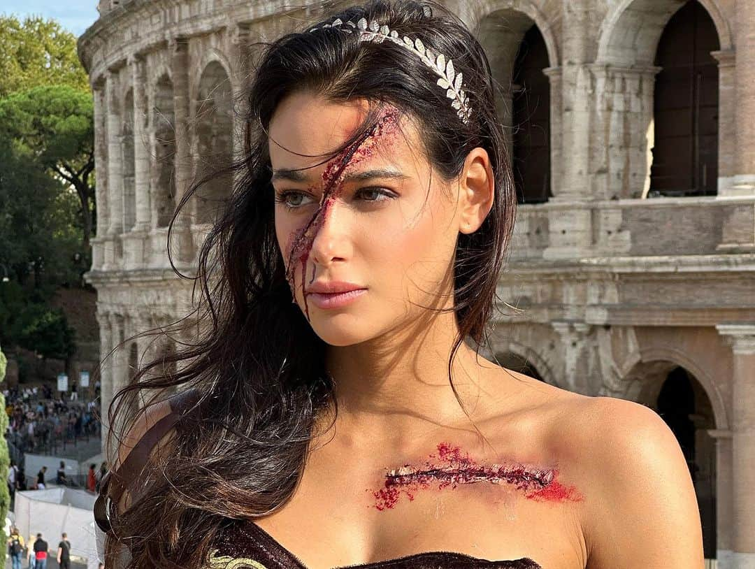 ステファニー・ダナさんのインスタグラム写真 - (ステファニー・ダナInstagram)「Happy Halloween from Roma 👻🎃🗡️🇮🇹 Gladiator makeup done by me ☺️」10月31日 19時53分 - smdana