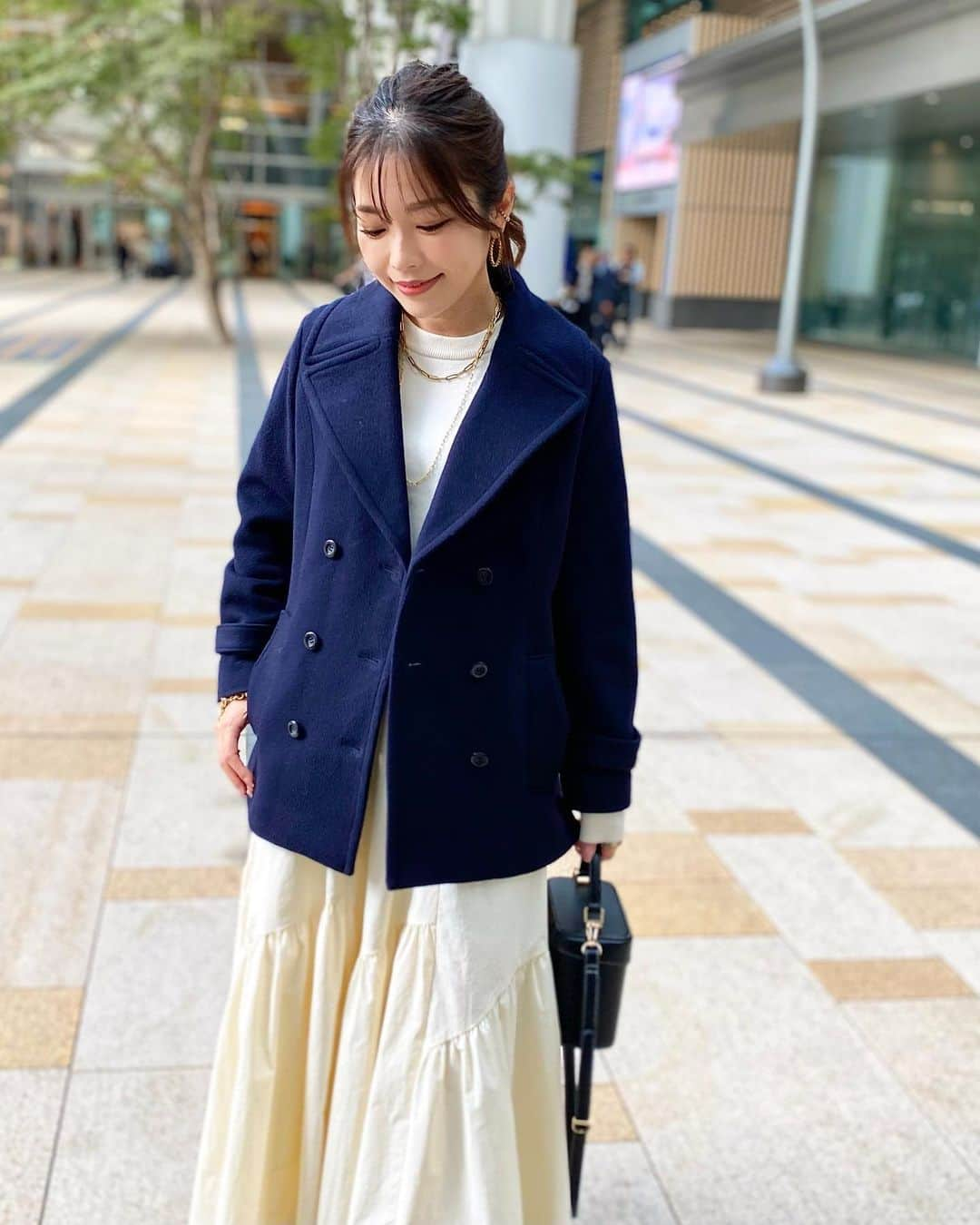 マナさんのインスタグラム写真 - (マナInstagram)「. お気に入りコート♡  @sirin_jp  🏷️【wool 100％】Pコート　Navy / Sサイズ 展示会で一目惚れした小柄さん向けのコート✨ やっぱり可愛いし、めちゃめちゃ合わせやすい♥️ ベーシックだから、何年も着られるよ🙌🏻 軽いから肩も凝らない◎ もう少し寒くなったらカラーストール🧣合わせて 色々楽しむんだ♫ . . . . . .#sirin_style #sirin #sirin_snap #シリン #PR #小柄コーデ #低身長コーデ #pコート #アウターコーデ #40代コーデ」10月31日 19時45分 - ma_anmi