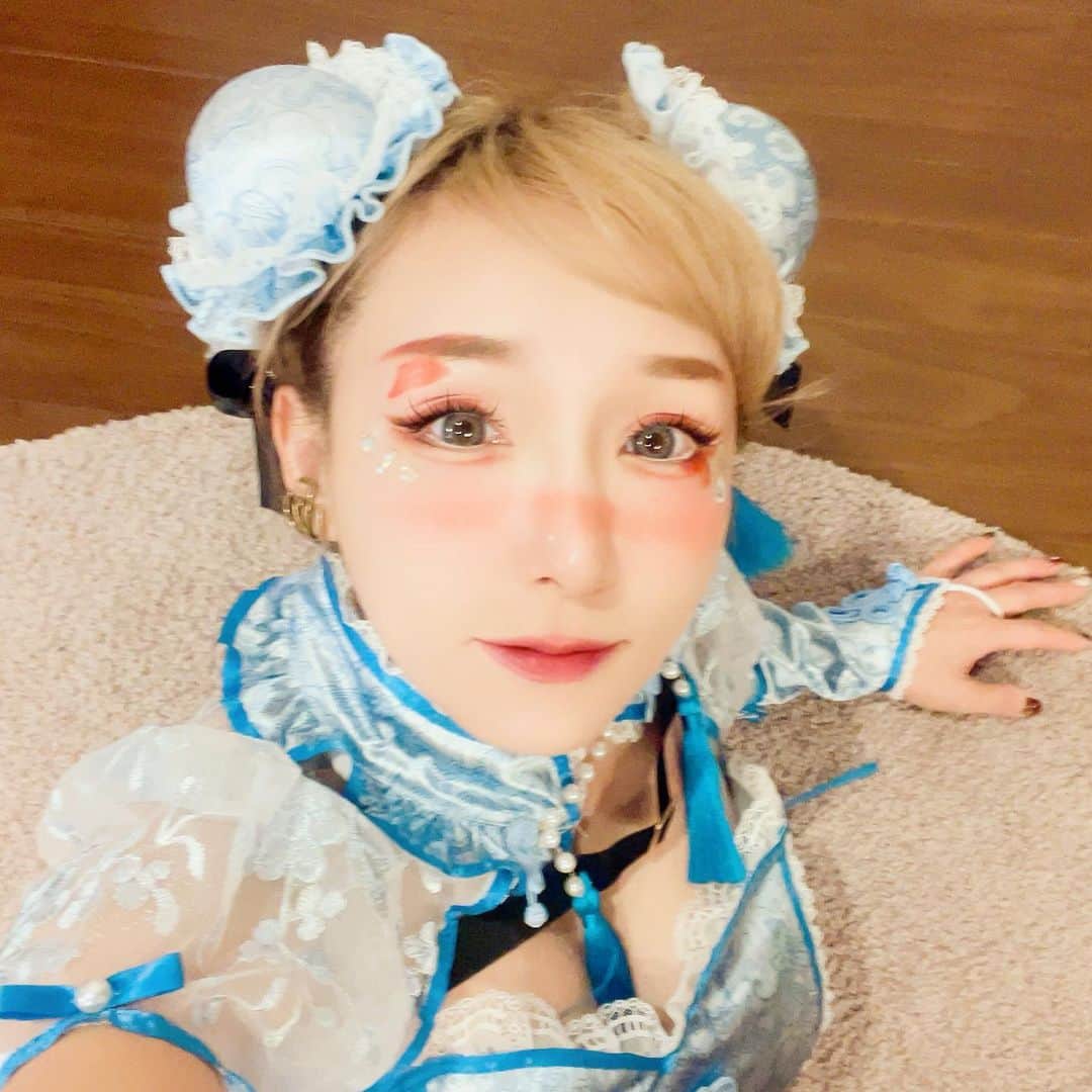 加護亜依のインスタグラム：「Happy Halloween🎃👻 あいぼんキッズはキョンシーだったので私はチャイナガールに変身してみました🥹  #チュンリーぼん」