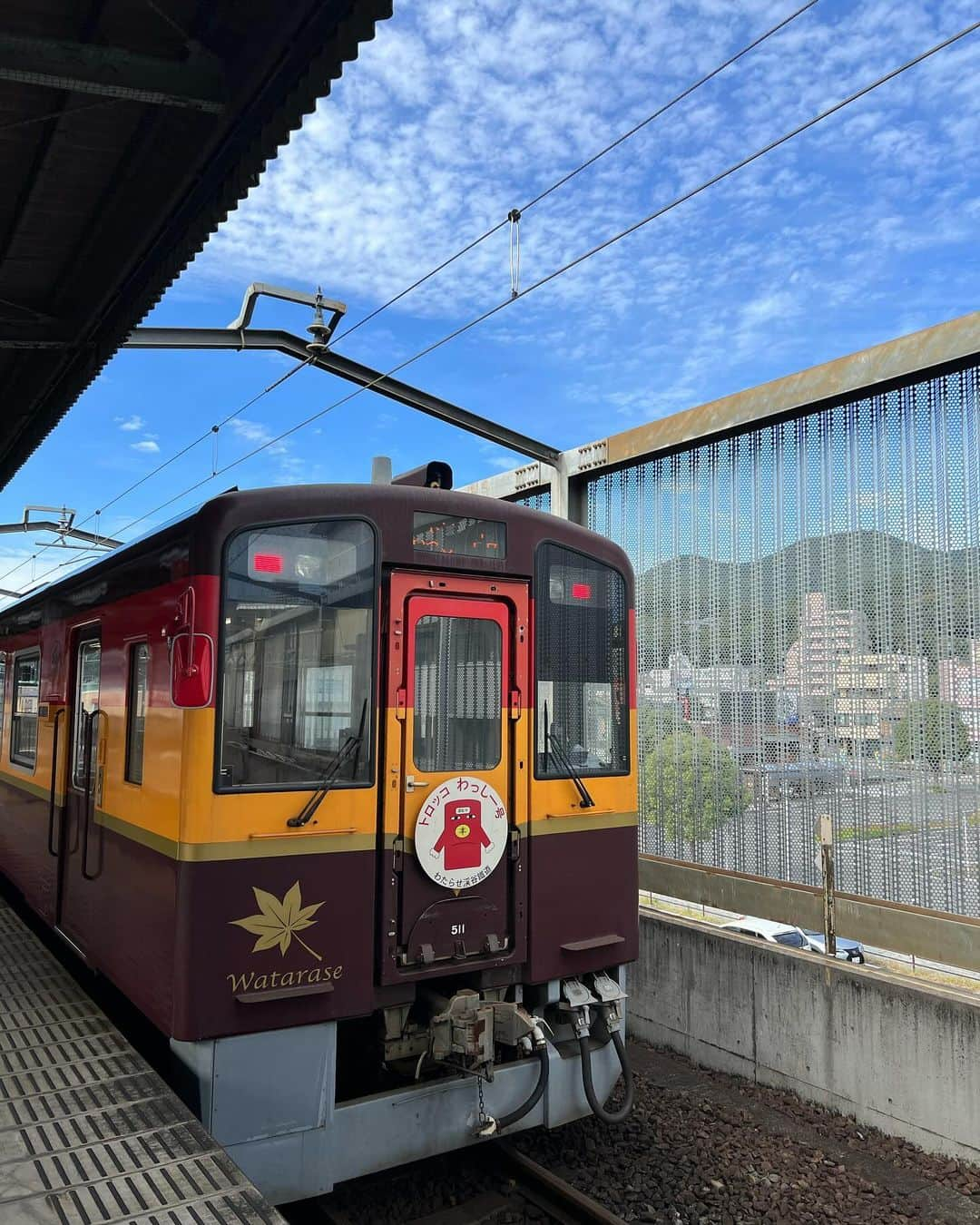 小室ゆらさんのインスタグラム写真 - (小室ゆらInstagram)「. ⁡ ⁡ 群馬の名物、わ鐵🚂◎ 渓谷の紅葉も色付いてて綺麗だった~！！ ⁡ ⁡ さてさて今日はハロウィンです👻 みんなは何するの、？ ⁡ ⁡ #わたらせ渓谷鐵道 #紅葉 ⁡ ⁡ .」10月31日 19時48分 - komuro_yura_official