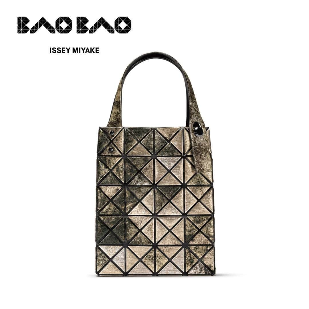 BAO BAO ISSEY MIYAKE Official Instagram accountさんのインスタグラム写真 - (BAO BAO ISSEY MIYAKE Official Instagram accountInstagram)「"PLATINUM NEBULA"  Release Month: November, 2023 *The release month might be different in each country.  #baobaoisseymiyake #baobao #isseymiyake #baobaoisseymiyakeAW23」10月31日 20時00分 - baobaoisseymiyake_official