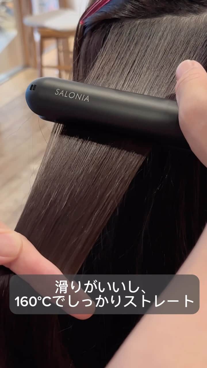 前原穂高のインスタグラム：「SALONIAから、シルキープレート搭載のプレミアムラインが新登場したみたいですよ🙋‍♂️ ヘアアイロンの絶対気になる水蒸気爆発を抑えながら、ゆるやかに髪を温めてくれる設計で、使ってみたけど軽いし、結構しっかりとした作りで使いやすい🔥  シルキープレート×ダブルリペア※イオンで「シルク髪に導く」って何言ってるのか分からないと思うけど、つまりは髪の毛のイオンバランスを整えるってこと✨ ※髪の⽑イオンバランスを整えること。髪の毛を補修するものではありません。  もちろんストレートヘアにも使えるし、カールヘアのスタイリングにも使えるよ🙆‍♂️ (ヨシンモリも作れた✨✨)  こんなに機能がついて、1万円台で買えるのはちょっとヤバい😂  気になる方々はぜひ使って検証してみてくださいね!!!  #PR #SALONIA #シルク髪 #ヘアアイロン #ストレートアイロン」