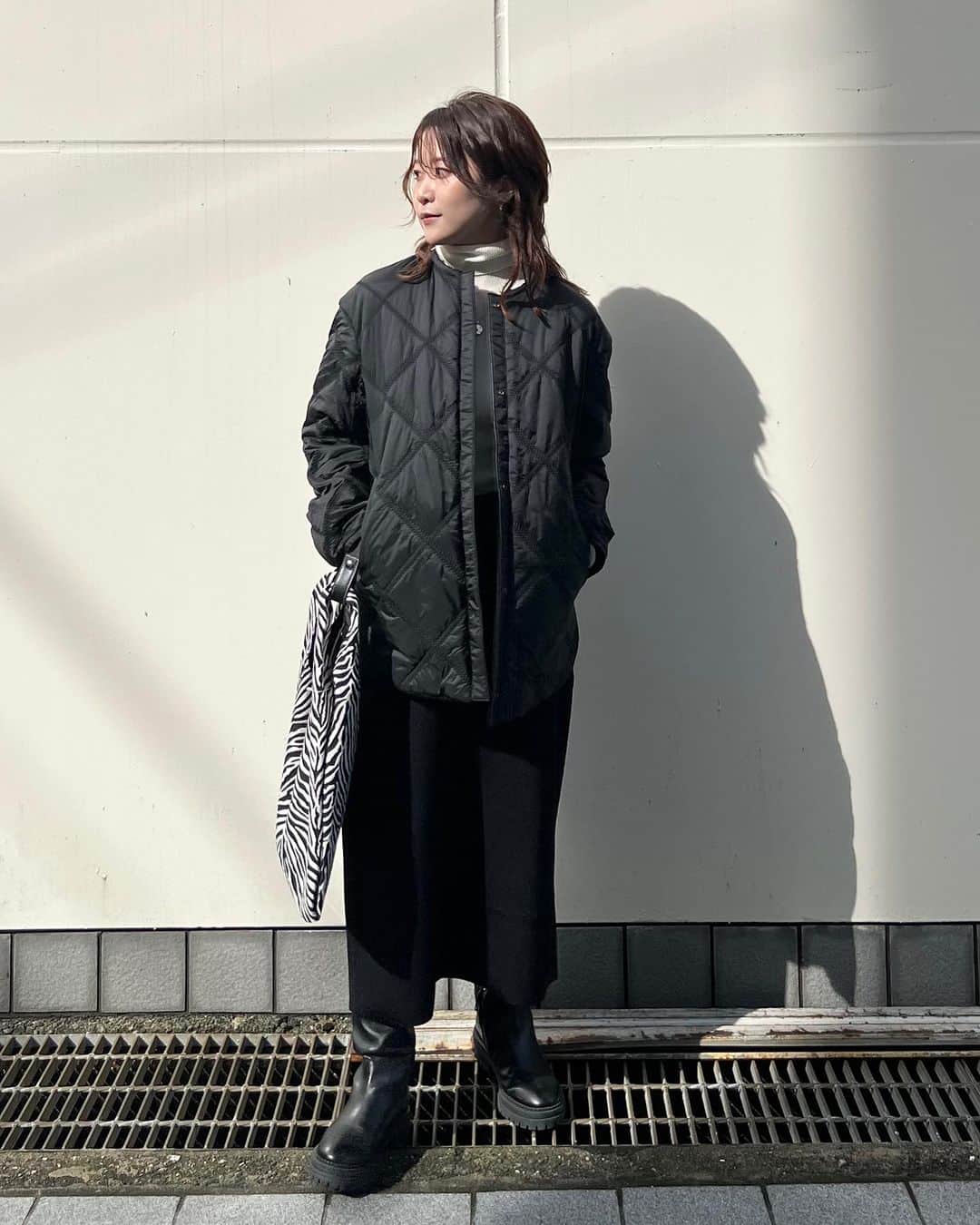 ICB WEB MAGAZINEさんのインスタグラム写真 - (ICB WEB MAGAZINEInstagram)「.  #icb_staffstyle  #ootd  @moku_style   羽織アイテムを使った スタッフおすすめスタイリングをご紹介！  ウールパイルキルト ミドル丈コート ¥47,960(taxin)  エクストラファインメリノ タートルネックプルオーバー ¥16,940(taxin)  シンセティックヤーンスムース ニットスカート ¥20,900(taxin)  #icb #icbjp #icbstyle  #onward #オンワード #オンワード樫山 #onwardcrosset #オンワードクローゼット #fashion #通勤コーデ #通勤スタイル #オフィススタイル #オフィスカジュアルコーデ #ootd #オフィスカジュアル #シンプルコーデ #大人カジュアル #秋コーデ #シンプルファッション #お仕事服 #ootdfashion #大人シンプル #ブルゾン #ブルゾンコーデ #リバーシブルアウター #リバーシブルブルゾン #ニットスカート #ニットスカートコーデ #ライトアウター」10月31日 20時01分 - icb_jp