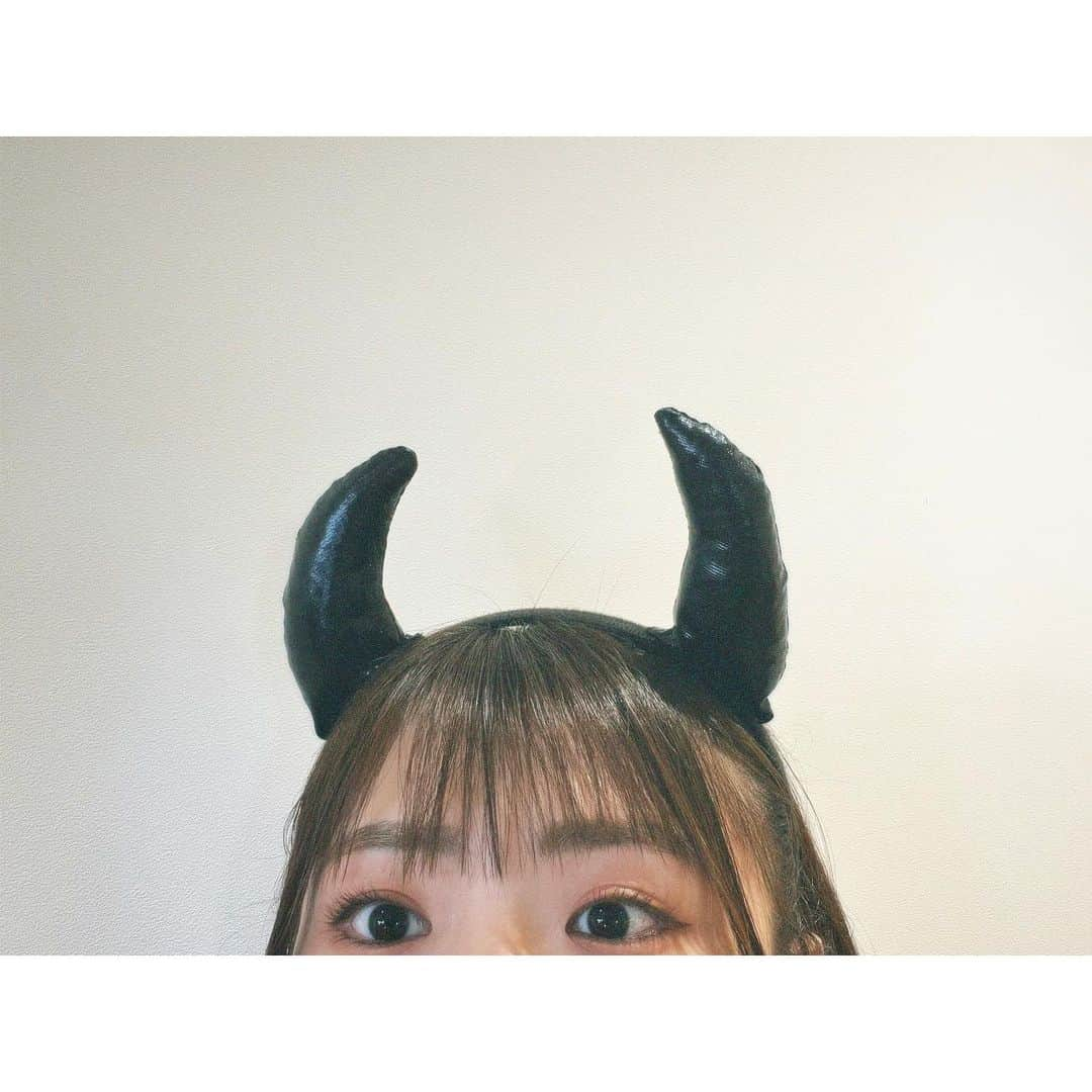 春名真依さんのインスタグラム写真 - (春名真依Instagram)「＊ お菓子ください🎃🌙  #happyhalloween #halloween」10月31日 19時54分 - harunamai_official