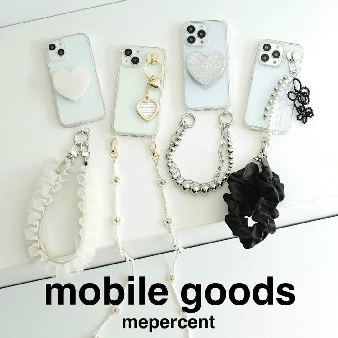 Me%のインスタグラム：「⁡ mobile goods collection ⁡ 大人気のモバイルグッズで 自分好みのカスタムをお楽しみください📱✨ ⁡ 詳細はMe%(@me_percent )の プロフィールのURLからWEBストアCHECK🔍 ⁡ ＿＿＿＿＿＿＿＿＿＿＿＿＿＿＿ ⁡ #mepercent#me_percent#LOWRYSFARM#ローリーズファーム#ミィパーセント#ストラップシート#ストラップ#スマホショルダー#モバイルショルダー#クリアケース#モバイルショルダー#ショルダーストラップ#モバイルグッズ#スマホグッズ#スマホストラップ#スマホグリップ#パールアクセサリー#パールストラップ#シルバーアクセサリー#シルバーチェーン#ゴールドアクセサリー#ゴールドチェーン#ハートモチーフ#ハート小物」