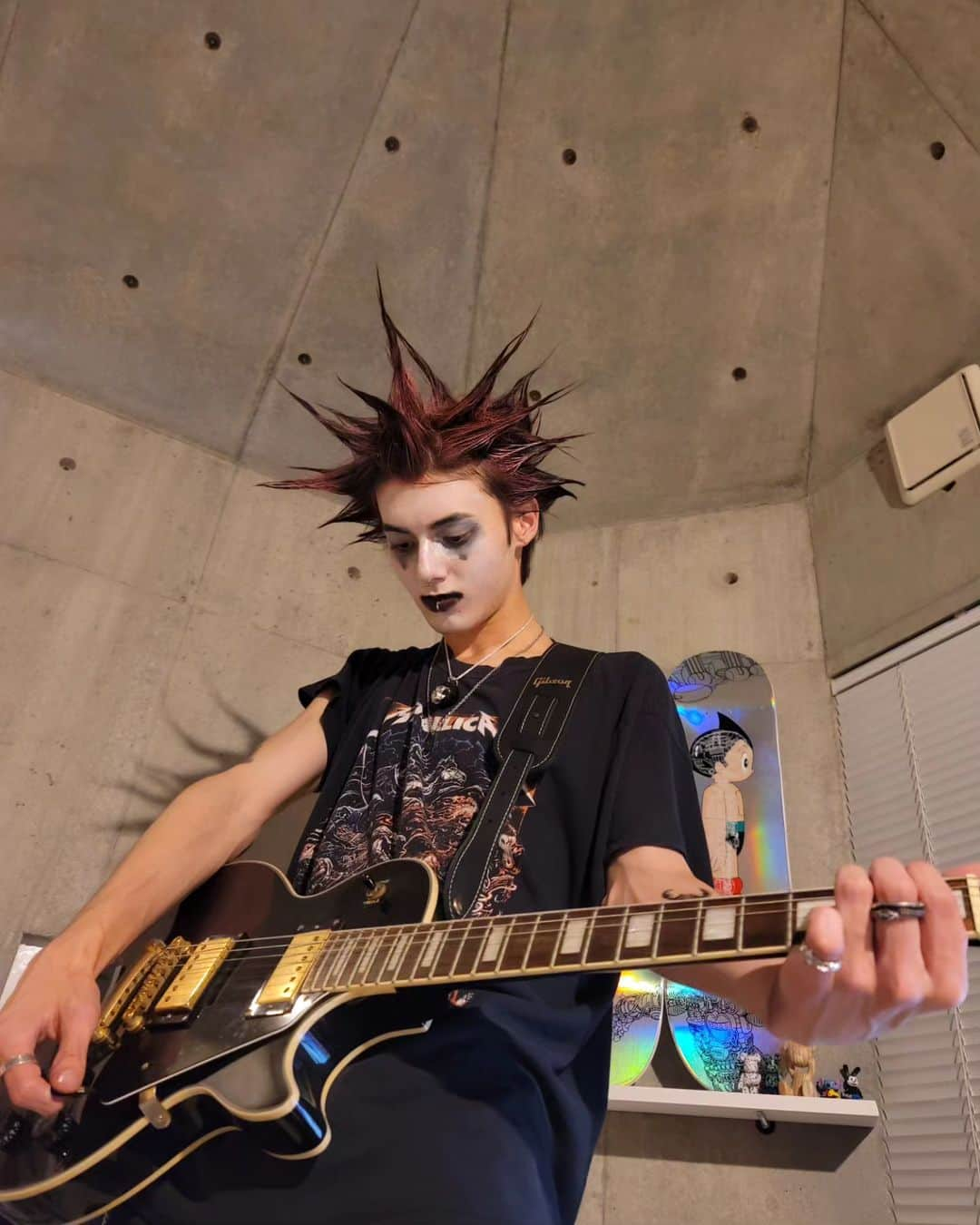 翔さんのインスタグラム写真 - (翔Instagram)「Happy Halloween みんななんの仮装した? 僕はパンク🤟🤟  What were your costumes?  #halloween #hallowseve #punk #libertyspikes」10月31日 19時55分 - sho0509official