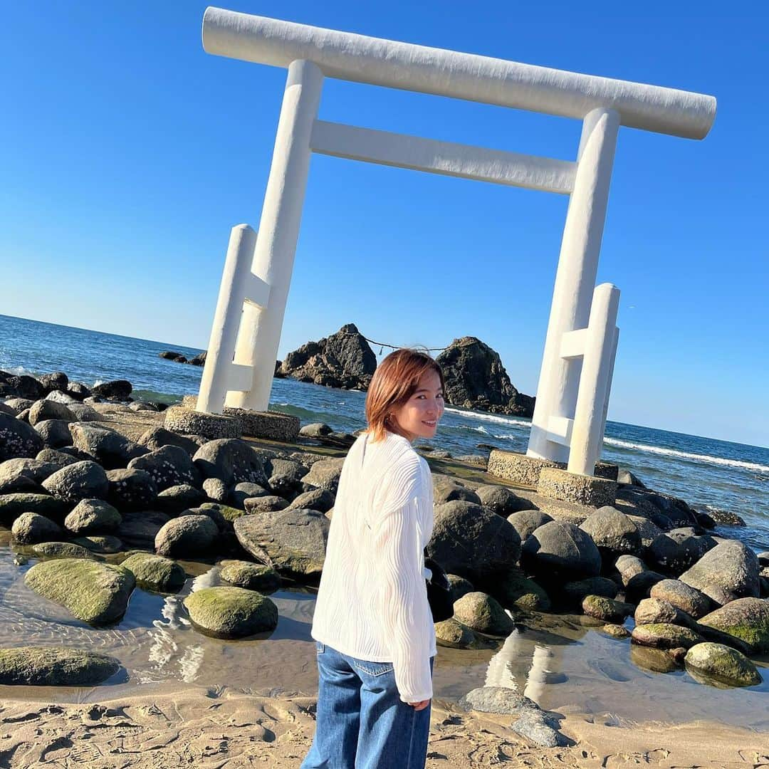 北川ひかるさんのインスタグラム写真 - (北川ひかるInstagram)「. . in福岡① #糸島 めっちゃ天気良くて 映えました。笑 . . 神戸に来て九州が近くなったので 試合以外で初上陸しました🙋‍♀️ . . #福岡観光 #糸島 #桜井ニ見ヶ浦 #beachcafesunset #やしの木ブランコ」10月31日 19時55分 - hiiiiiiika14