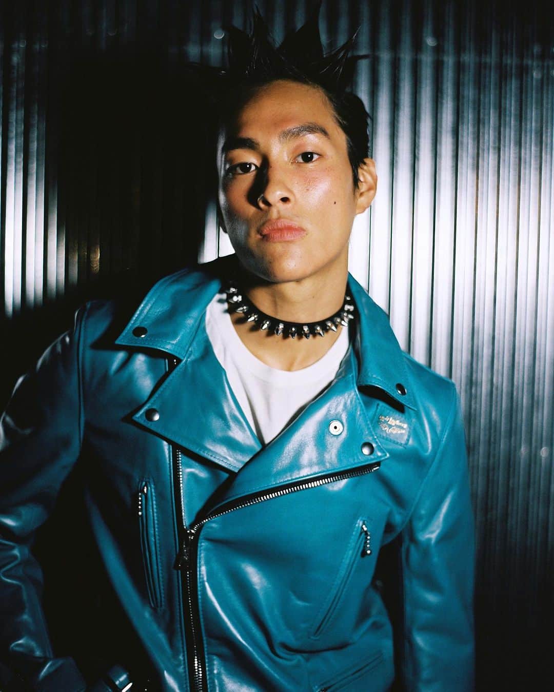 Shun Watanabeさんのインスタグラム写真 - (Shun WatanabeInstagram)「@hideandride_official  23 F/W Lookbook Taejun @300ver Joji @jojiwise_ in @LewisLeathers photographer Nikolai Ahn @nikolaiahn  stylist Shun Watanabe @shun_watanabe  hair Jeon Suni @jeonssuni  make-up Oh Seong Seok @ohseongseok special thanks to Hak @kr_hak @hieukkieuk #hideandride #lewisleathers」10月31日 19時58分 - shun_watanabe