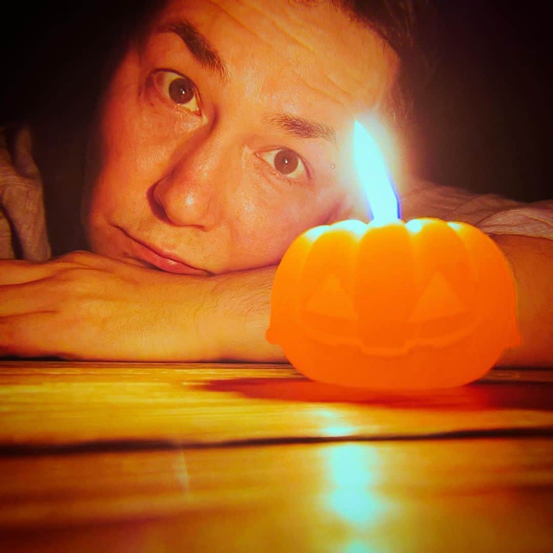 ケン・ロイドのインスタグラム：「Happy Halloween! Time to burn…🔥」