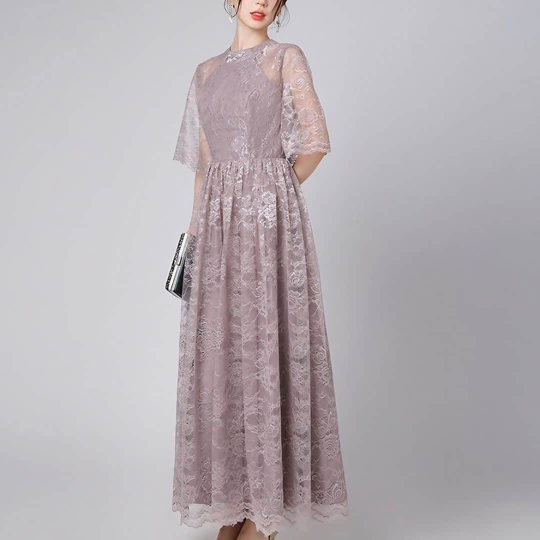 manondesign マノンデザインさんのインスタグラム写真 - (manondesign マノンデザインInstagram)「女度高めな総レースロングドレス。 袖やスカート裾の透け感が程よい抜け感に。 豊富なカラーバリエーションからお好みをお選びください。  －－－－－－－－－－－－－－－－－－－－－  ✔︎検索コード ⇨　MNTB8410 ✔︎price ⇨　8,800円(内税) ✔︎¥6,000以上で送料無料🛫 🎟初回5%OFFクーポン:【WEL5】 LINE Pay,PayPay,AMAZON Pay利用可能 ✔︎タグ付けやメンションで公式ショップやInstagramにてお写真をご紹介させていただきます♡ －－－－－－－－－－－－－－－－－－－－－ . #結婚式コーデ #お呼ばれコーデ #ドレス #二次会ドレス #結婚式ドレス #お呼ばれドレス #パーティードレス #結婚式二次会 #二次会コーデ #結婚式お呼ばれ #結婚式アイテム #お呼ばれワンピース #結婚式準備 #ドレスコーデ #パーティーコーデ #パーティースタイル #フォーマルドレス #ロングワンピース #お呼ばれスタイル #お呼ばれファッション #manondesign」10月31日 20時00分 - manondesignjp