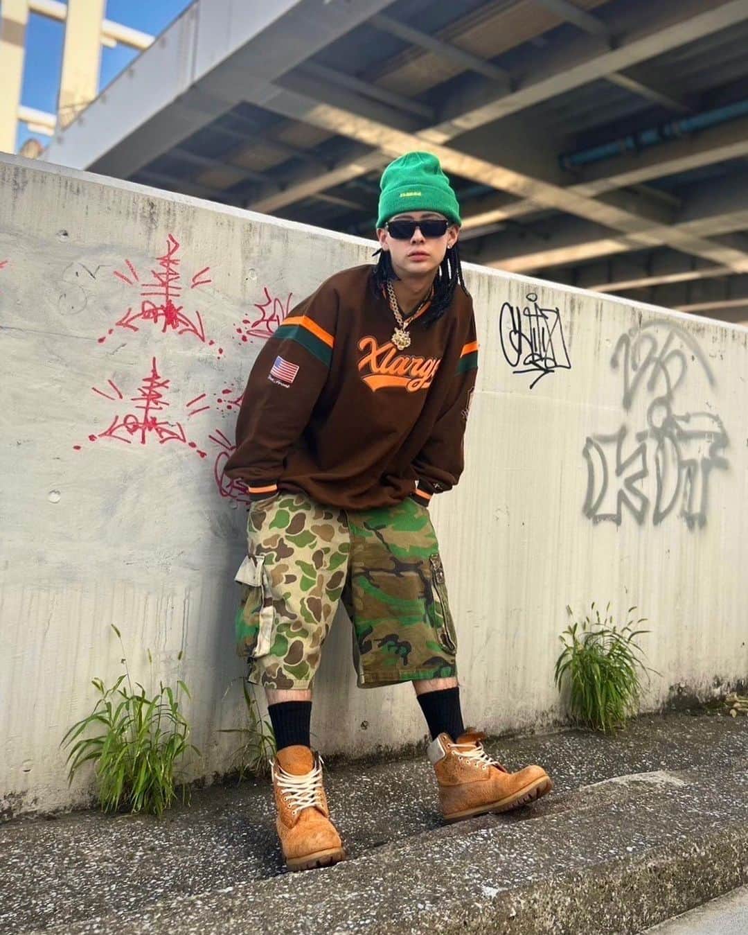 のインスタグラム：「@tiger_is_big #xlyokohama  - BASEBALL LOGO EMBROIDERED V NECK SWEATSHIRT - CRAZY CAMO CARGO SHORT PANTS  @hiiron_ #xlharajuku  - XLARGE×HIGH COMPANY HOODED ANORAK JACKET - NYLON MOUNTAIN PANTS   #xlarge #xlargejp #xlarge_snap #エクストララージ #highcompany」