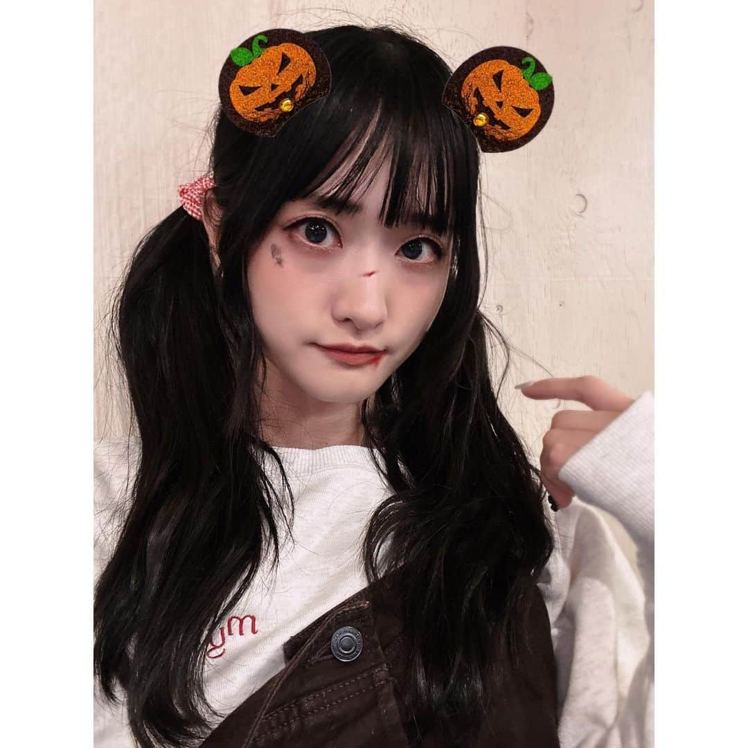 堀場美希さんのインスタグラム写真 - (堀場美希Instagram)「🎃👻🧛‍♀️🐈‍⬛🕸️ はっぴーはろうぃん！！  アイラインで♡と⭐︎書いてみたよ〜！  #Halloween #ハロウィン」10月31日 20時00分 - miki_horiba212