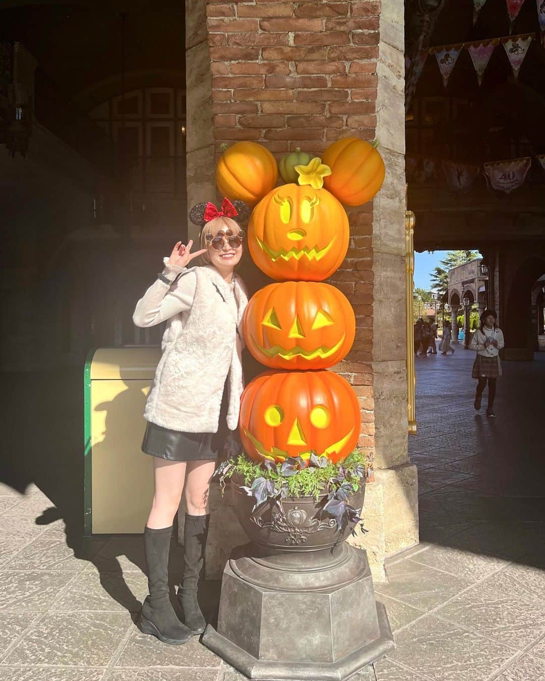 未梨一花のインスタグラム：「🎃Happy Halloween🏰   #tds #みりのしふく #みりいちコーデ」