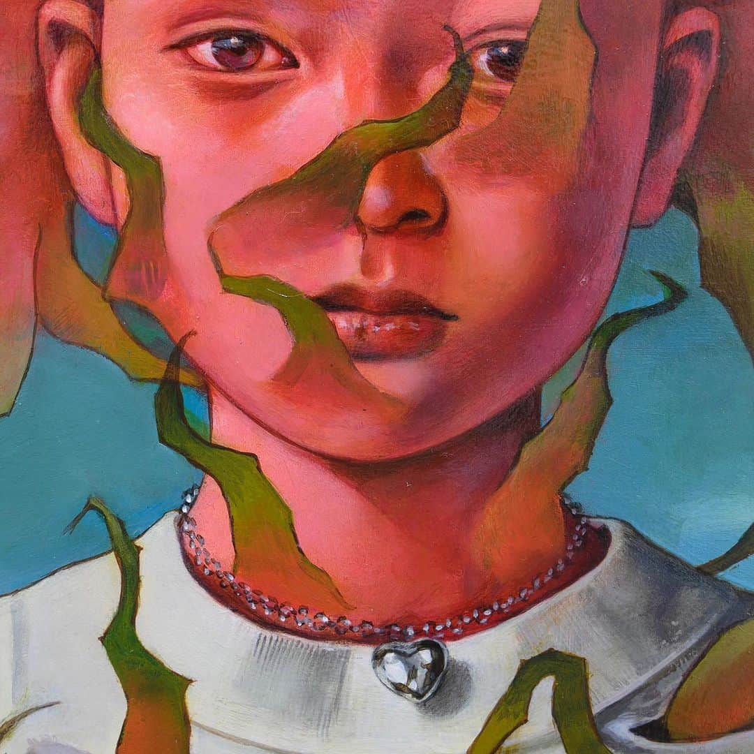 新宅和音のインスタグラム：「Some details from my latest solo exhibition 'Girls on the run' @gankagarou at the end of summer  この夏の終わりの個展、出奔する少女のデティール写真です 新宿眼科画廊さんありがとうございました！  #art #artwork #painting #figurativepainting #oilpainting #japaneseart #japaneseartist #japan #portrait #contemporaryart #newcontemporaryart #girl #picoftheday #lowbrowart #popsurrealism #darksurrealism #beautifulbizarre #アート #油彩 #油絵 #女の子」