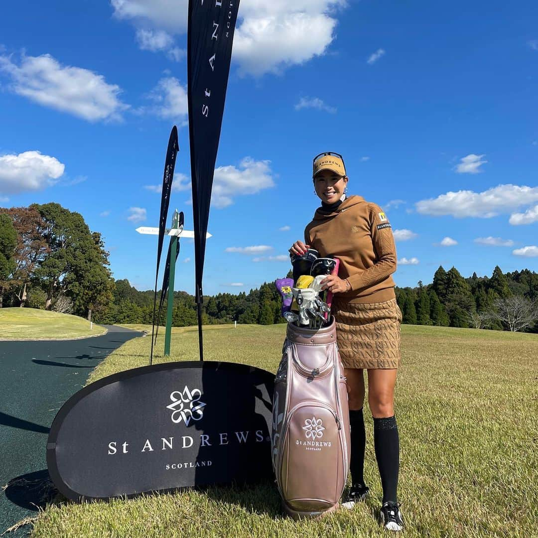 木戸愛のインスタグラム：「昨日は、セント・アンドリュースカップ関東大会でした🐻⛳️🏆 お洒落な @standrews_jp を着て、最高のお天気で、素晴らしい浜野ゴルフクラブ、を参加して頂いた皆様と楽しくプレーさせて頂きました🏌️‍♂️⛳️🏌️‍♀️ 本当にありがとうございました😊  @standrews_jp 秋冬可愛いすぎるキャメルカラー是非チェックしてみて下さい📱🤎  #standrews #セントアンドリュース」