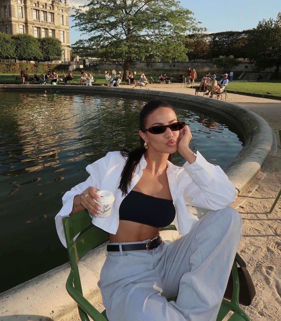のインスタグラム：「Tuileries vibes: Coffee, friends, and Parisian bliss #CafeKitsuneTuileries ☕🌳 - 👉Café Kitsuné Tuileries⁠⁠⁠ 208 Rue de Rivoli, 75001 Paris⁠⁠⁠ Monday-Sunday: 8am-6:30pm⁠」