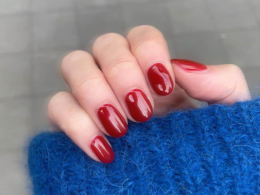 小此木まりさんのインスタグラム写真 - (小此木まりInstagram)「🧣  さむい季節の 赤nail すごくすき  @ameri__nail   #nail #ネイル #amerinail  #アメリネイル #下北沢 #uki さん #ありがとうございました ！ #レッドネイル  #赤 は #ワンカラー が #かわいい  #ニット 🧶 #❤️」10月31日 20時04分 - mariokonogi